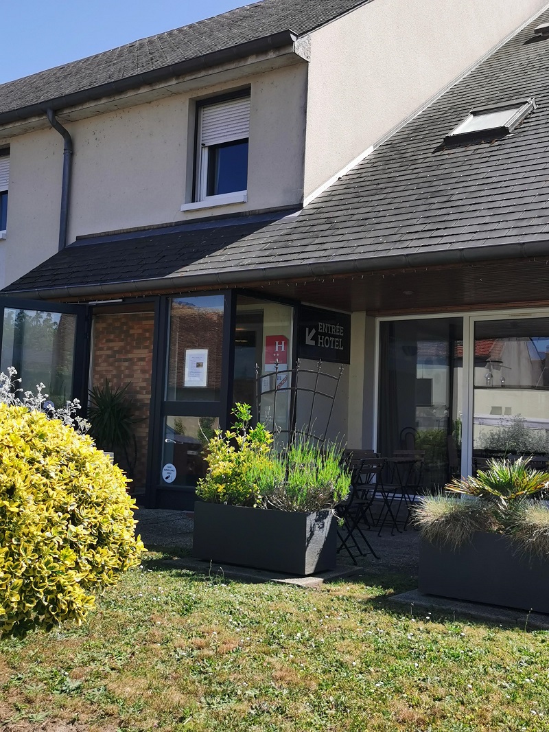 Le Dauphin, Saint-Denis-de-l'Hôtel - photo 3