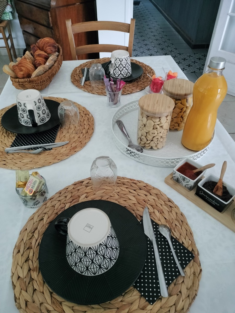 La Isla Bonita, L'Île-Bouchard