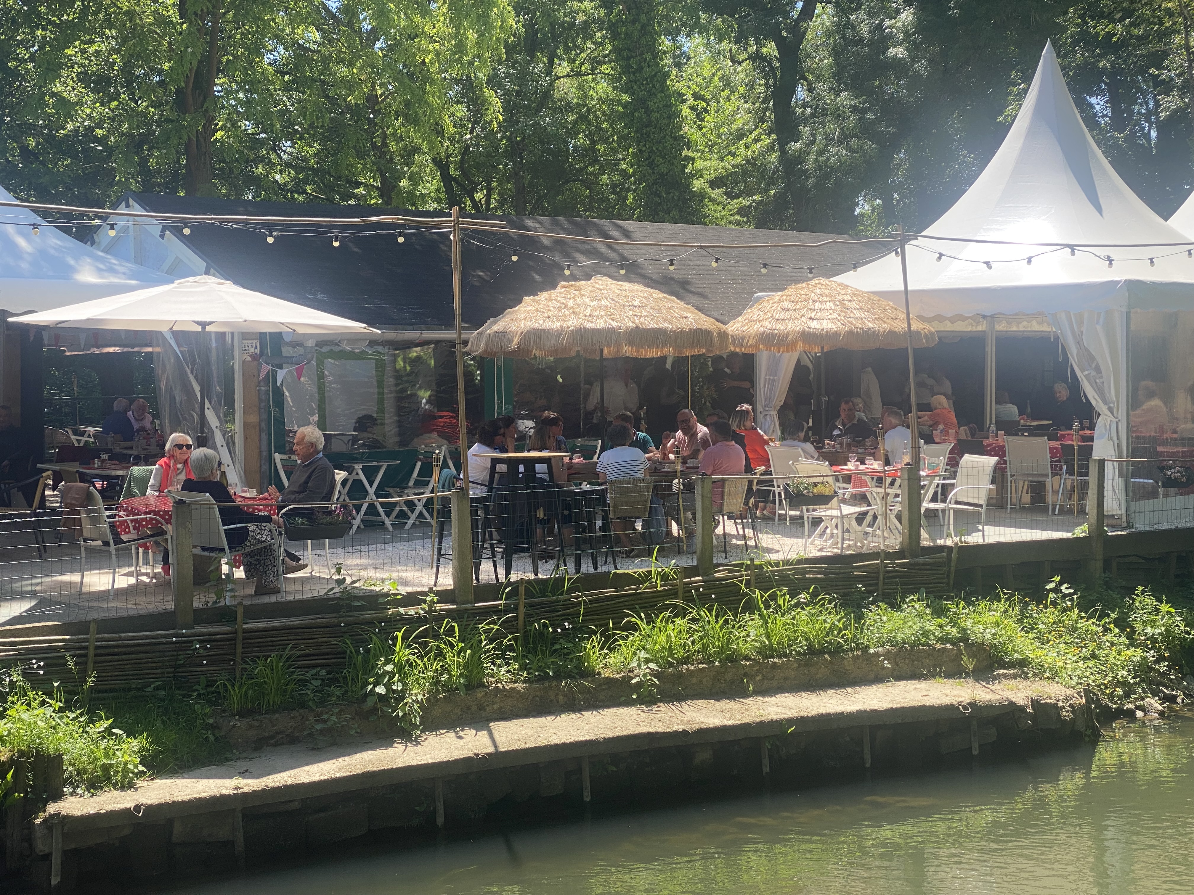 Les îles de Trôo, la guinguette au bord de l'eau, Montoire-sur-le-Loir
