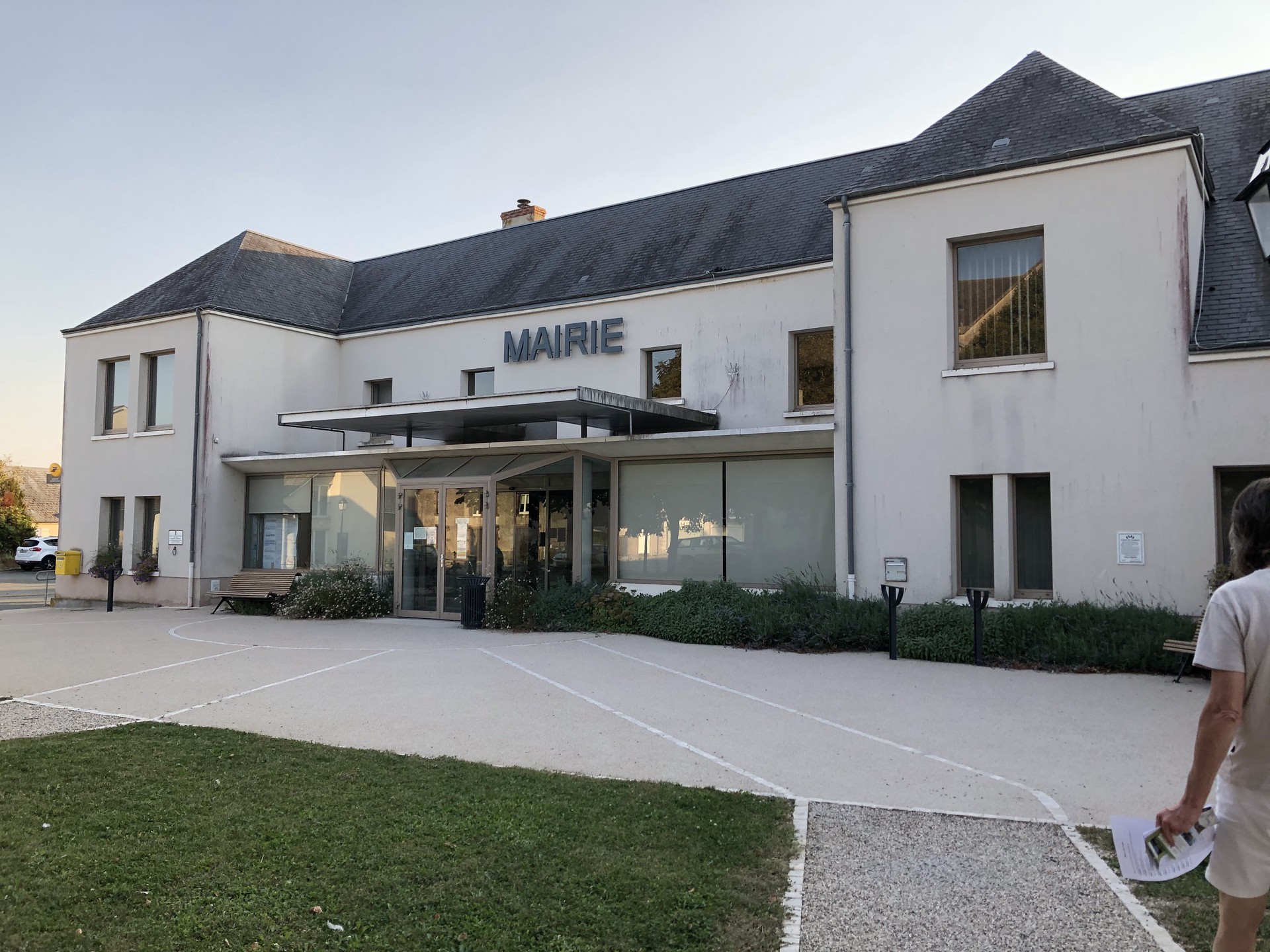 Aire de pique-nique à Epieds-en-Beauce (place Saint-Privat)