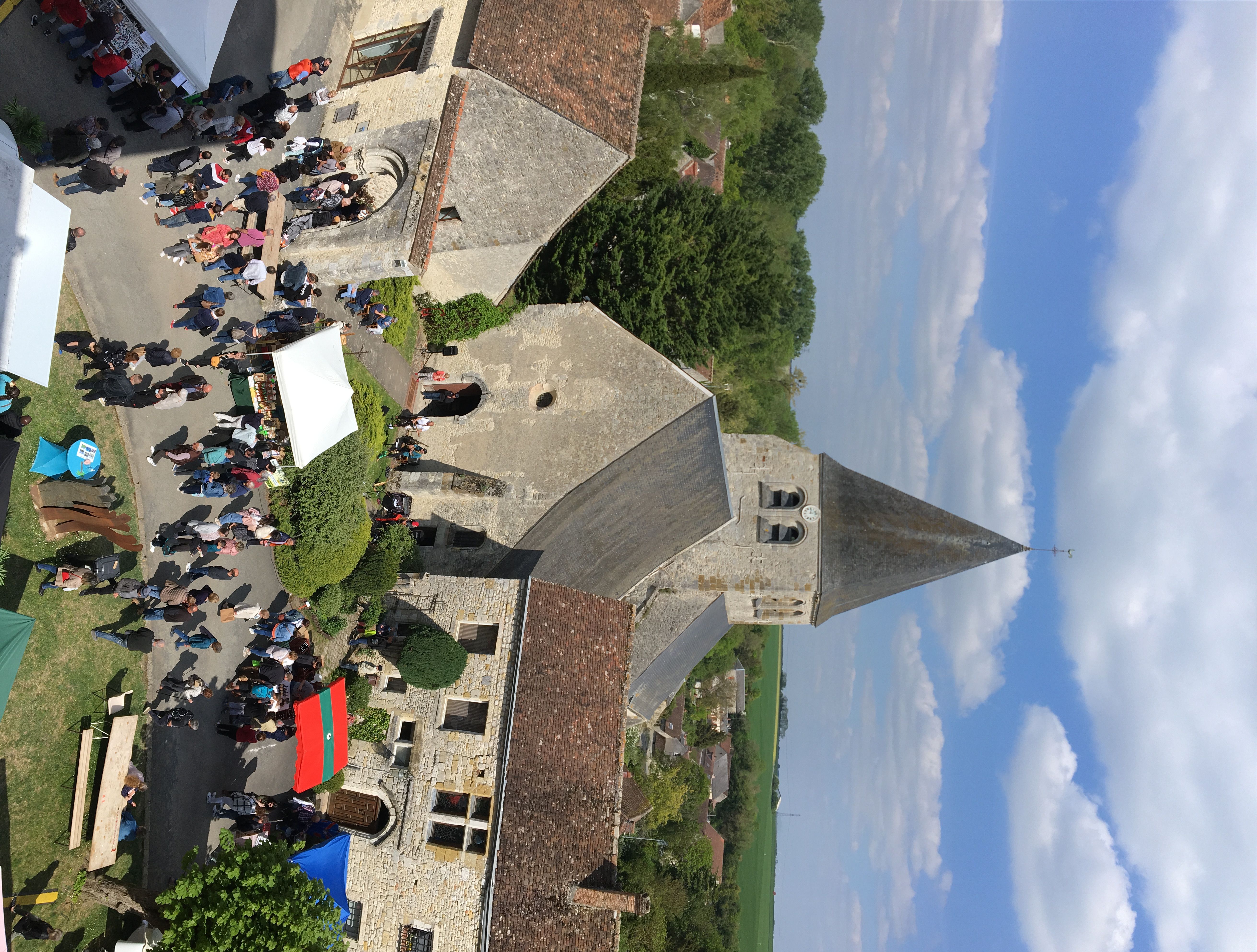Le Grand Marché de Producteurs et d'Artisans de Yèvre-le-Châtel, Yèvre-la-Ville