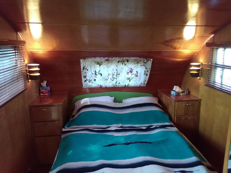 Caravane américaine de collection : Royal Spartanette 1951, Ciron