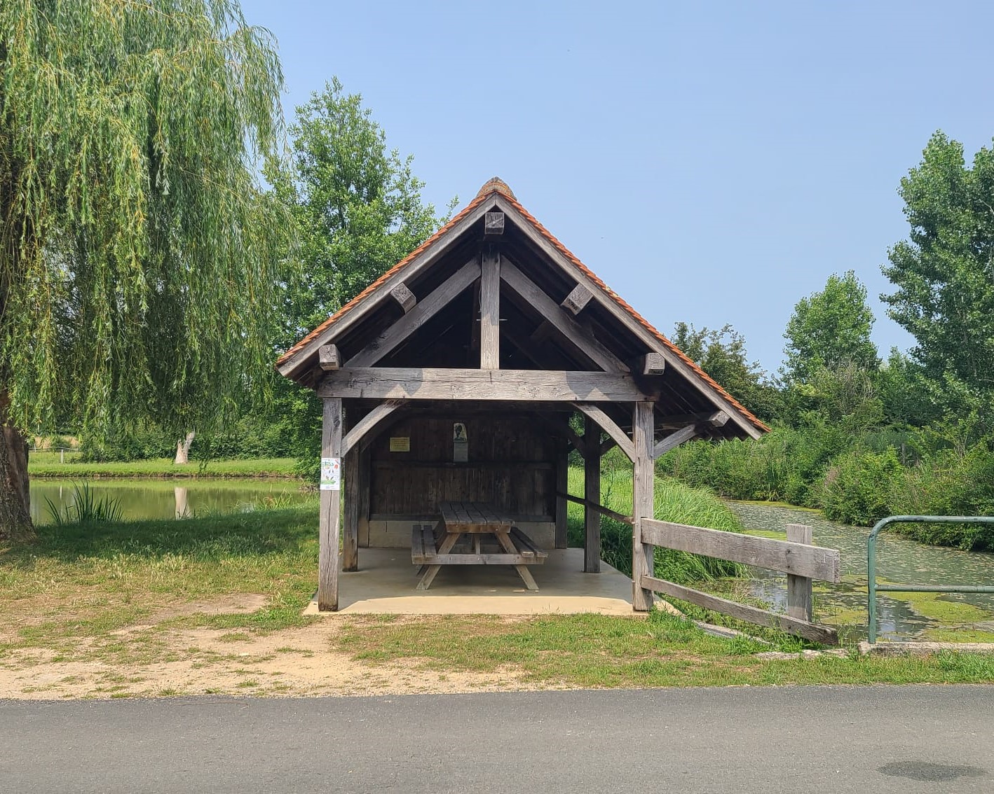 Aire de camping-car, Paulnay - photo 3