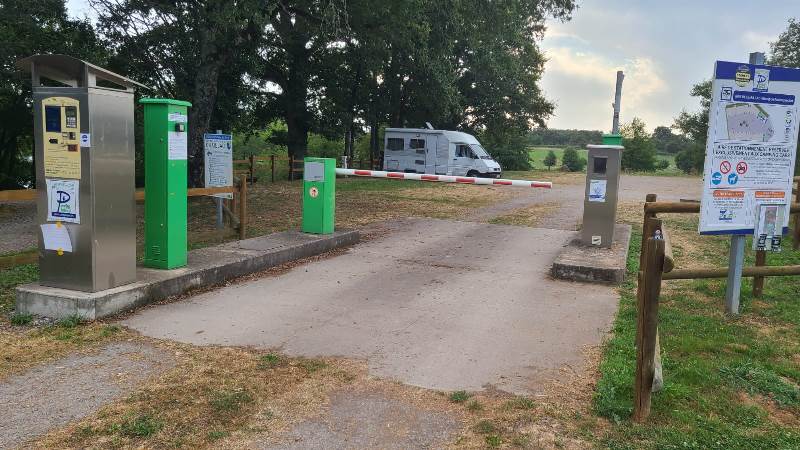 Aire Camping-Car Park au lac de la Rochegaudon, Chaillac - photo 4