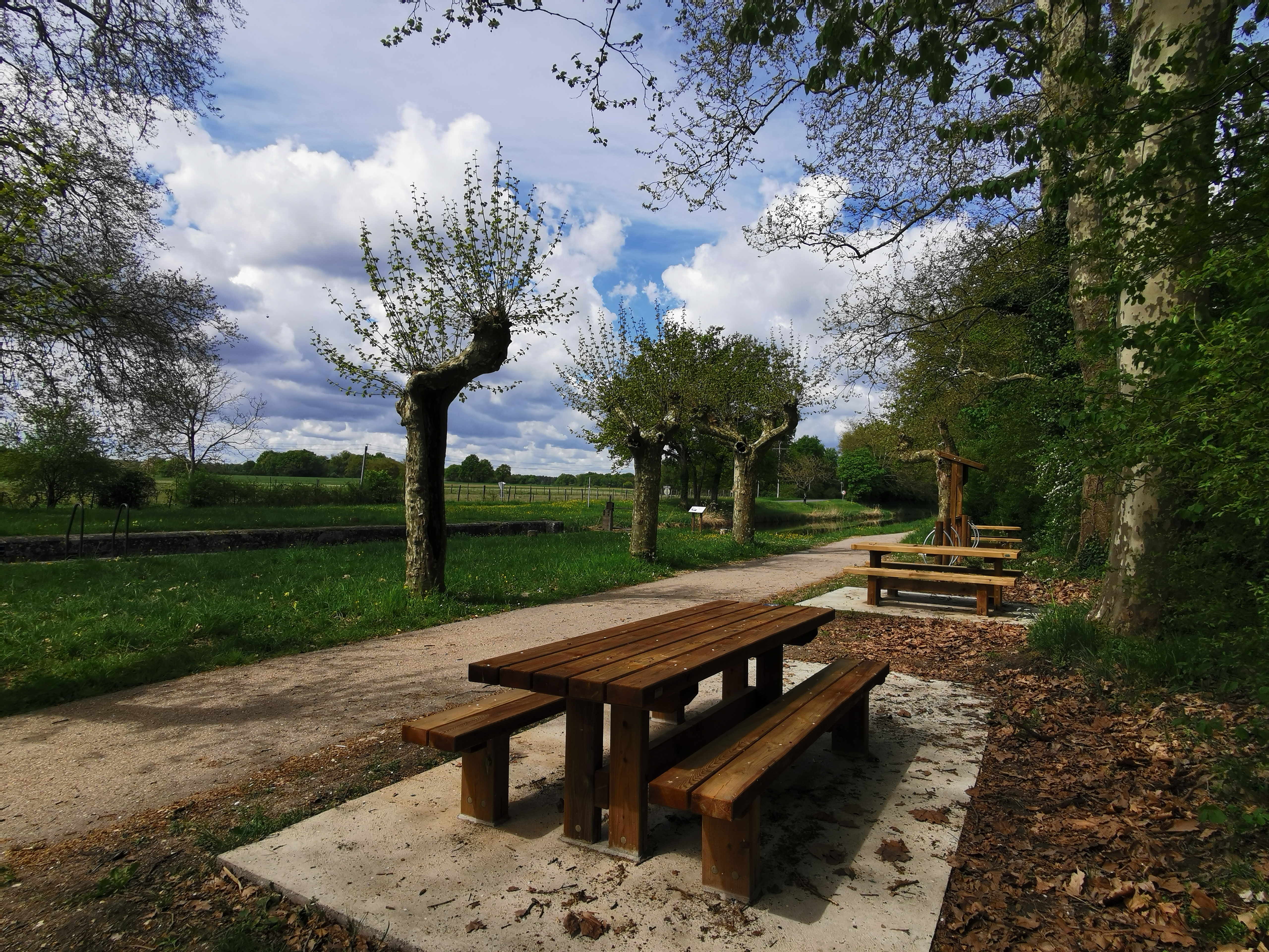 Aire de services du Canal d'Orléans à Grignon