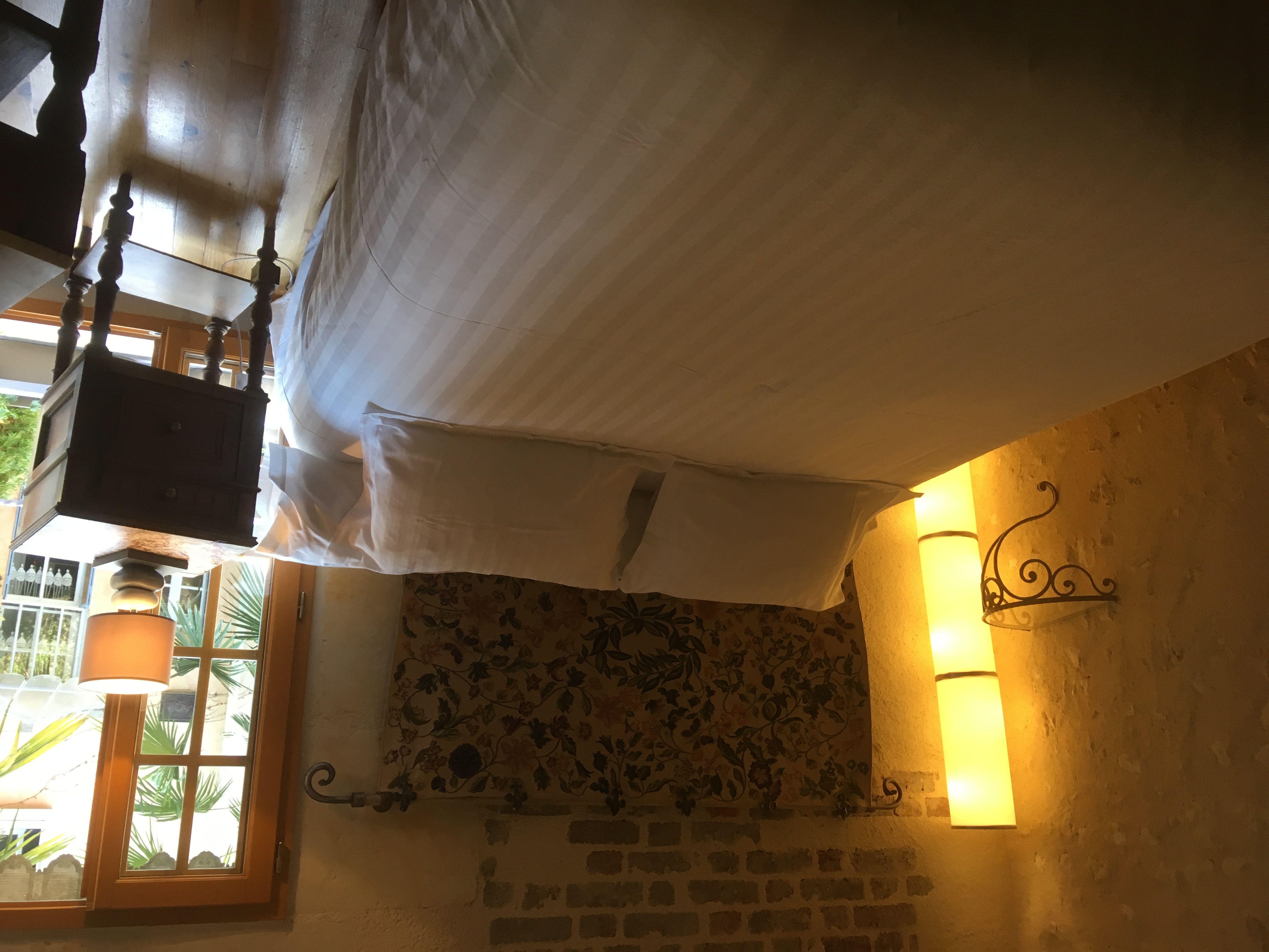 Côte Sud - chambres d'hôtes village troglodyte, Troo