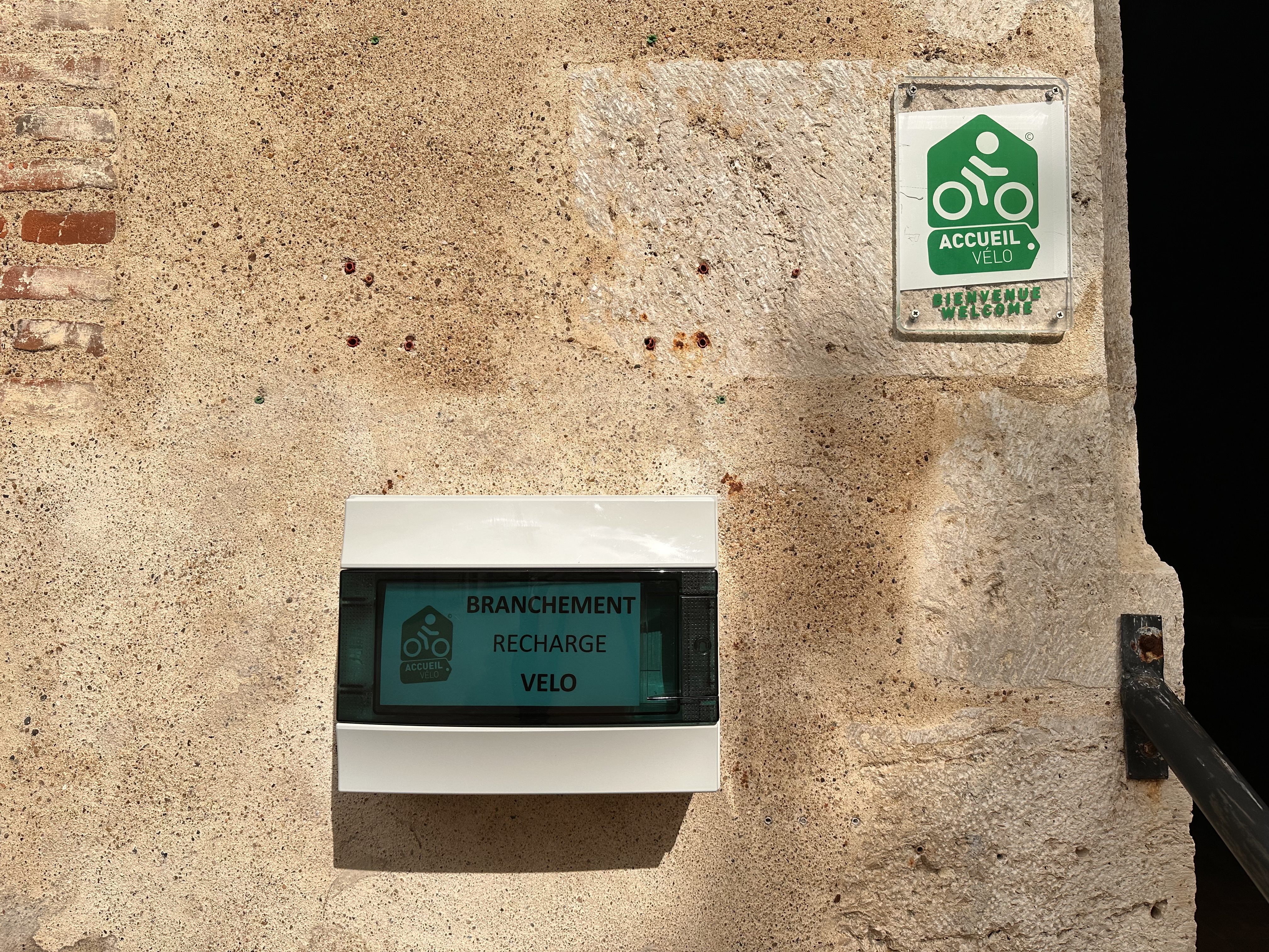 Borne de recharge pour vélo électrique null France null null null null