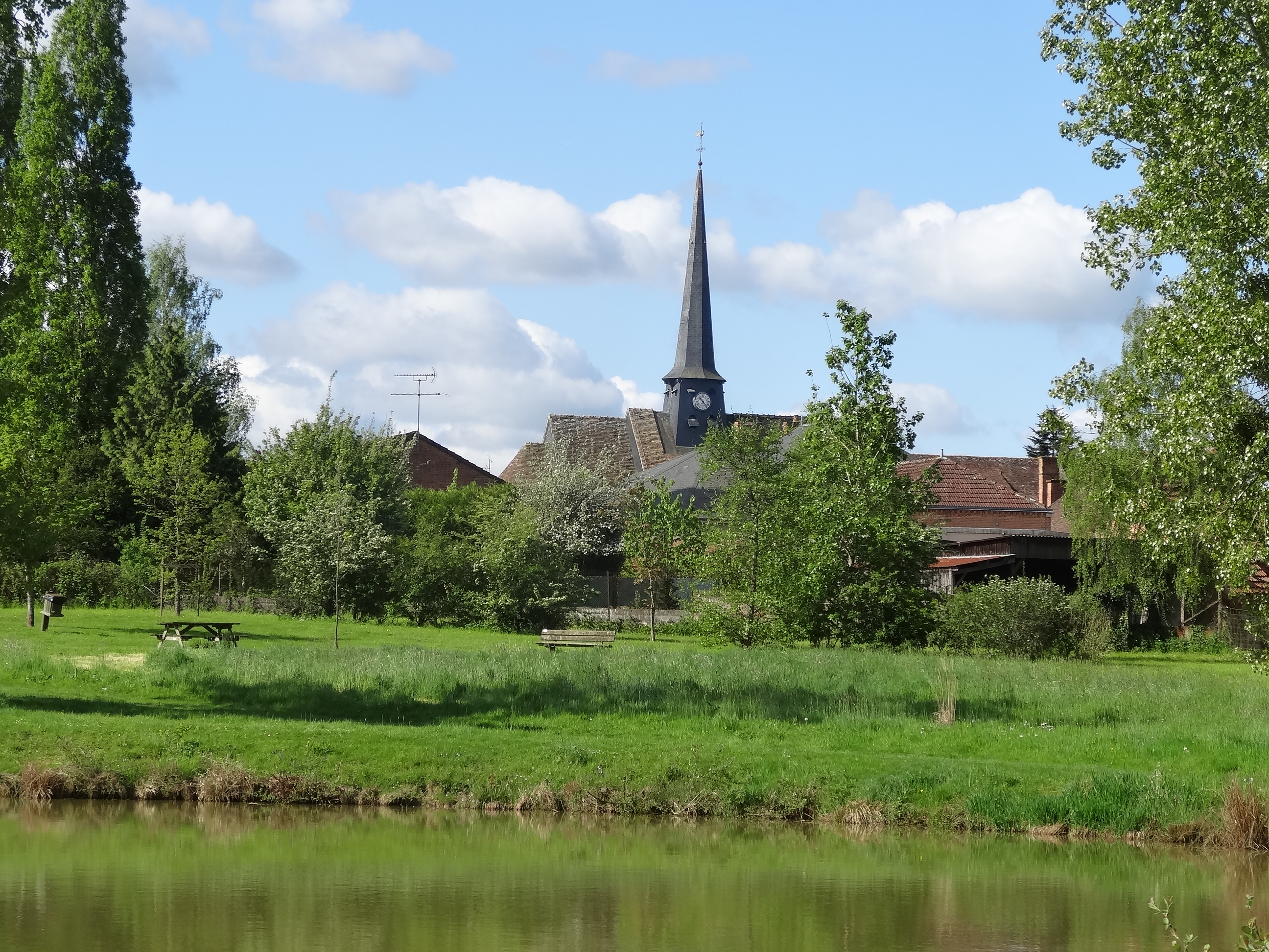 Etang communal des Prés Bas  France Centre-Val de Loire Loiret Isdes 45620