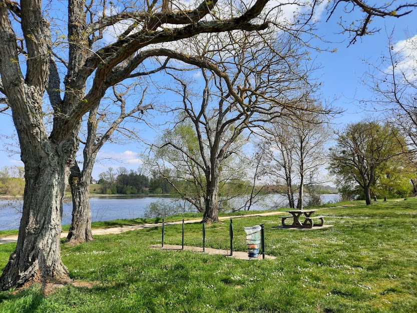 Aire de pique-nique en amont de Jargeau - photo 2