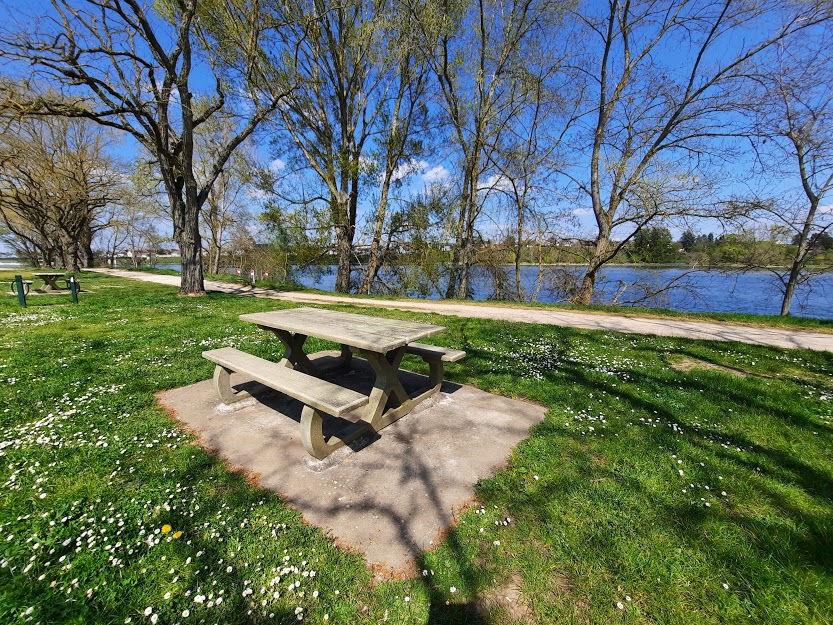 Aire de pique-nique en amont de Jargeau