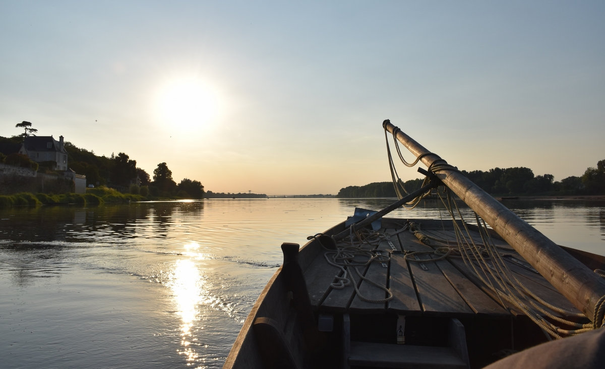 Balade en bateau traditionnel sur la Vienne et la Loire©