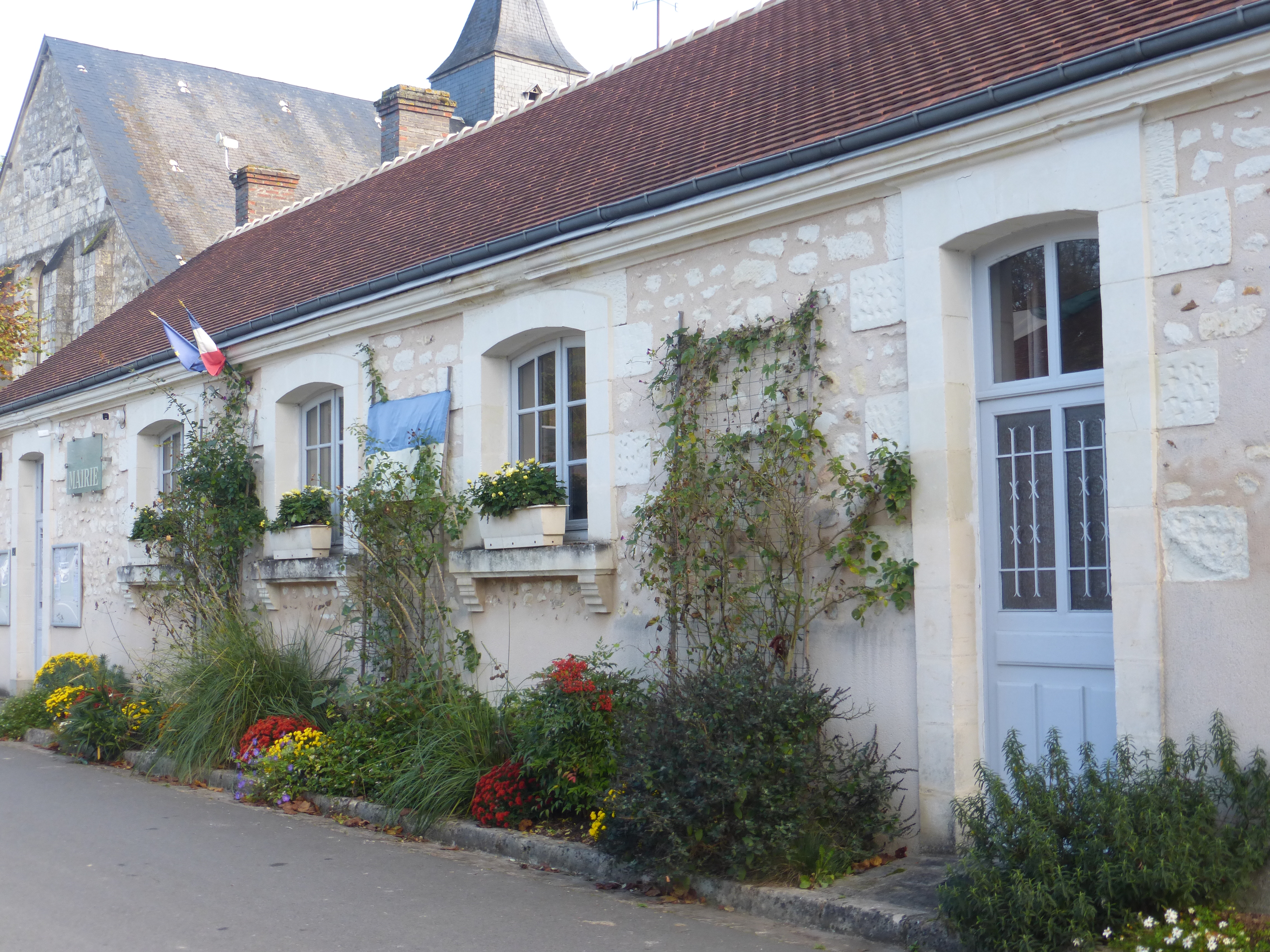 Visite du village fleuri de Veuil, Veuil
