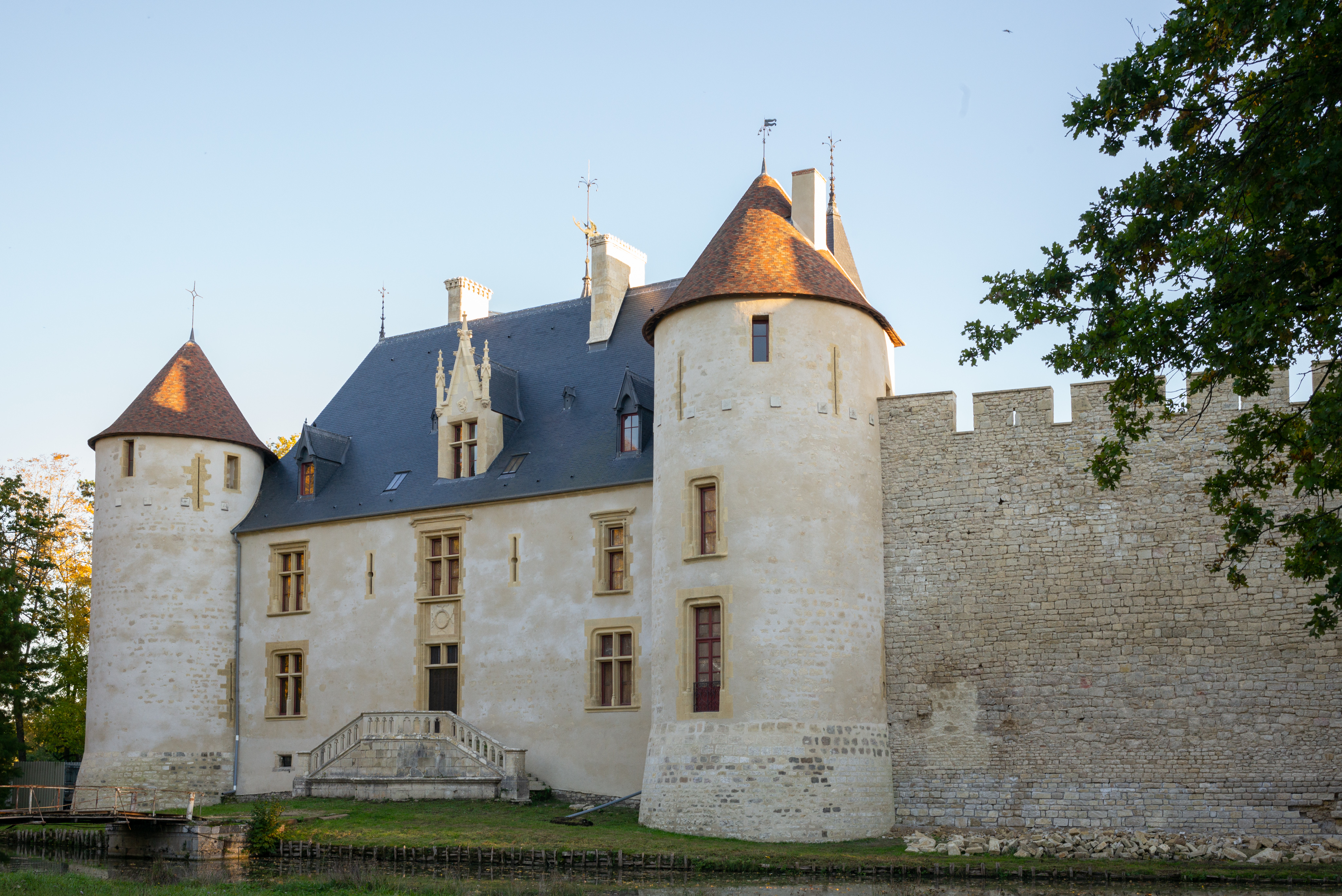 Château et jardins d'Ainay-le-Vieil, Ainay-le-Vieil