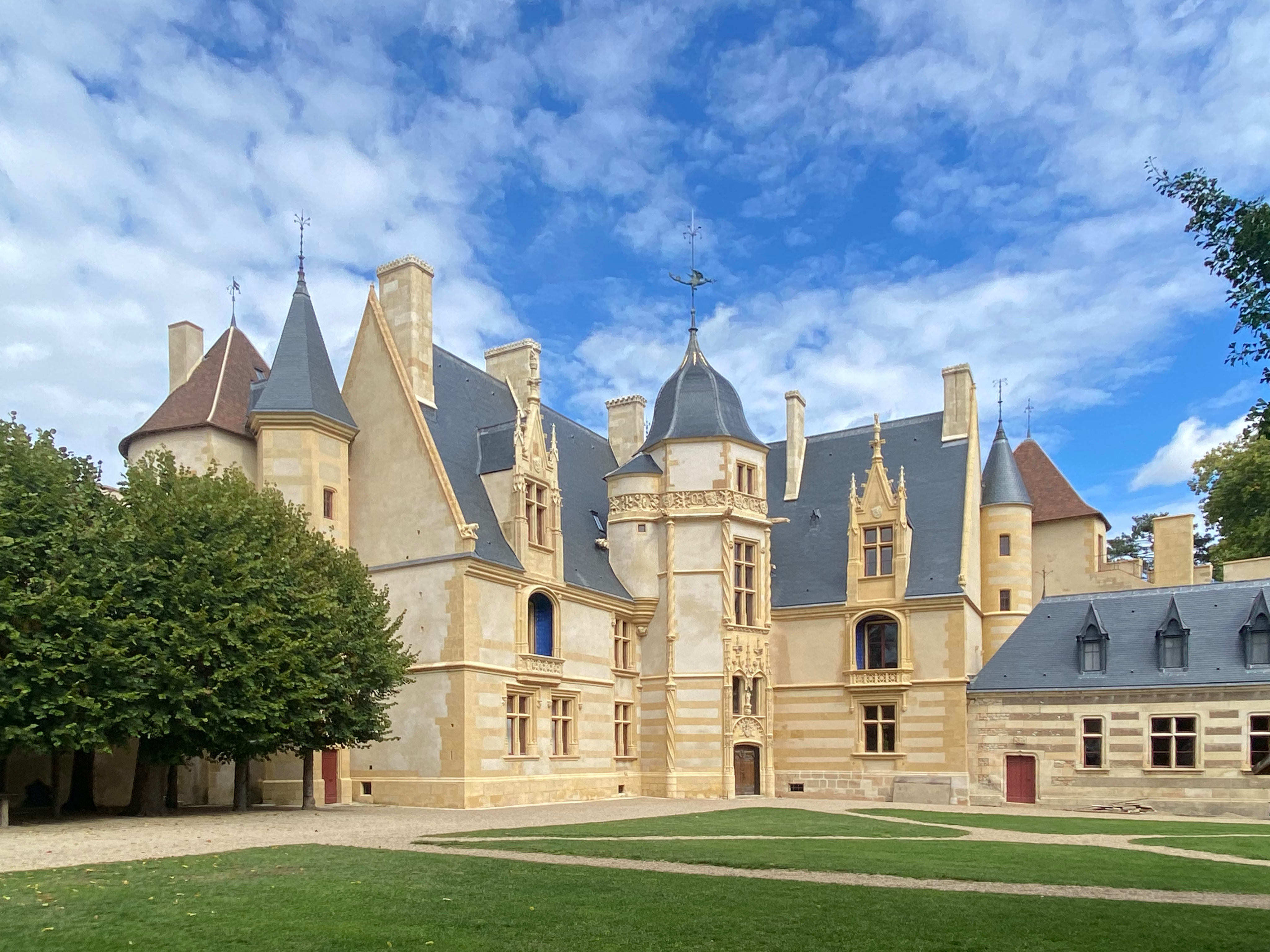 Château et jardins d'Ainay-le-Vieil