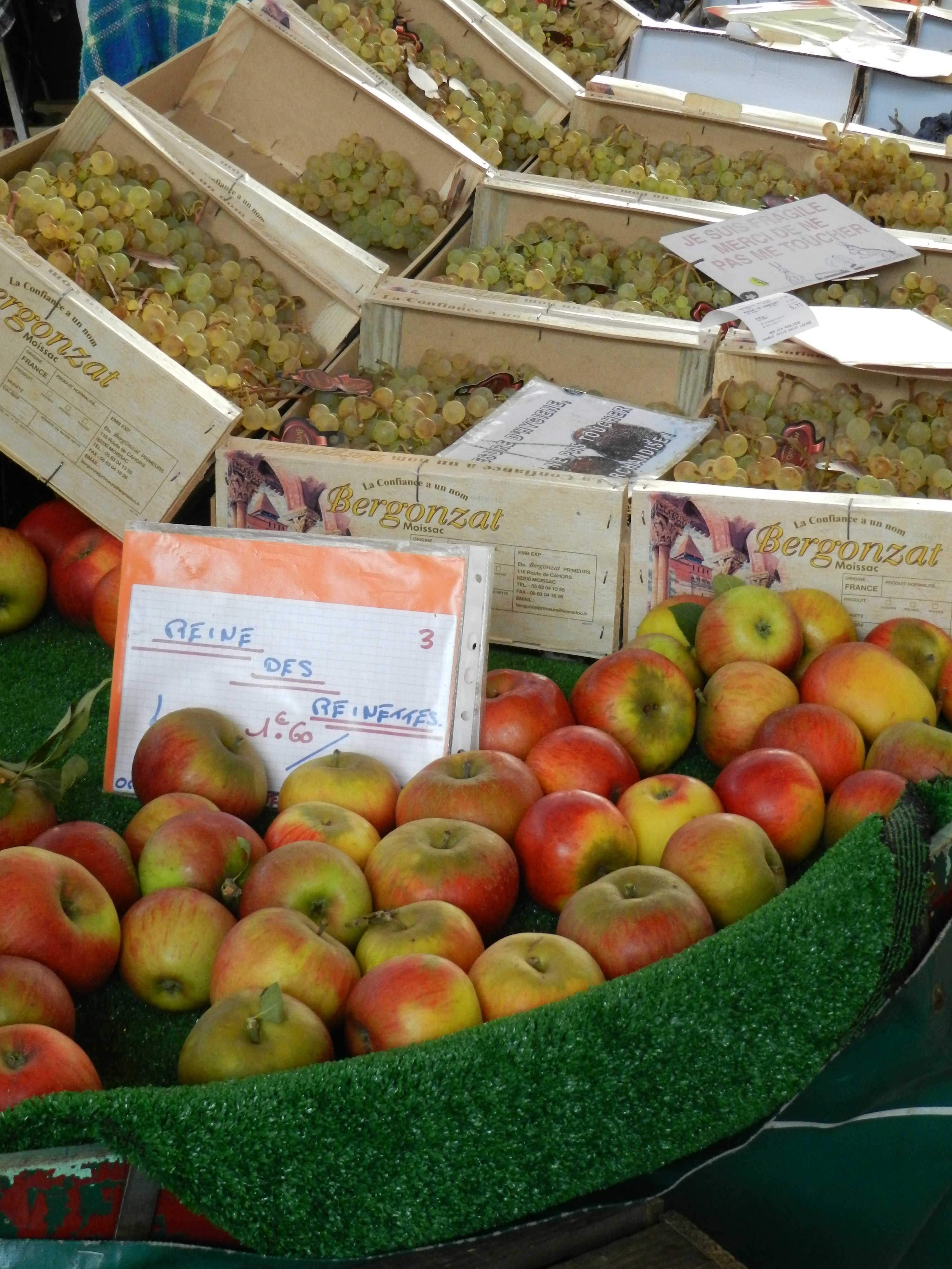 Le Petit marché à Saint-Firmin-des-Près
