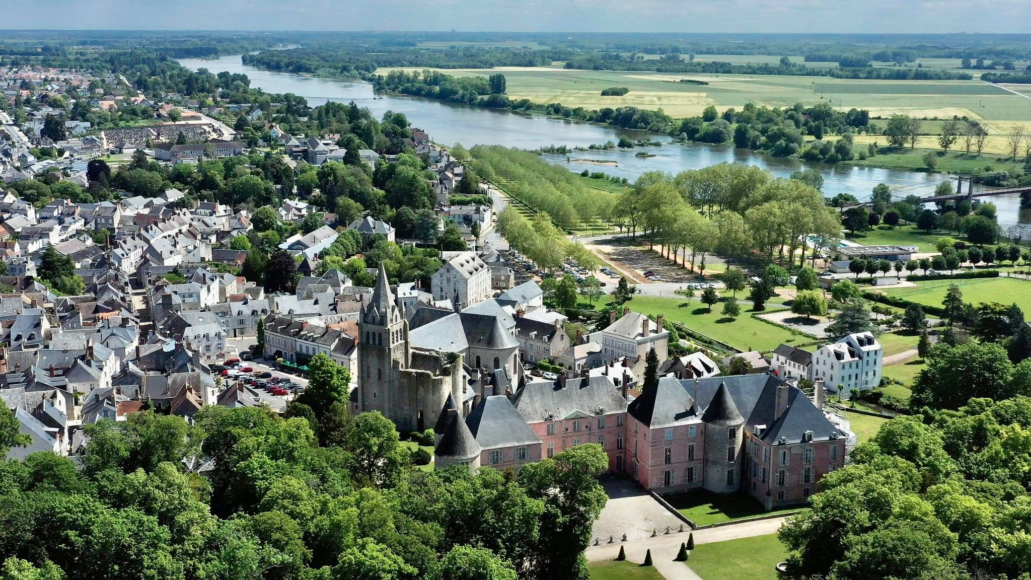 Visite Meung-sur-Loire, ville des évêques et des poètes  France Centre-Val de Loire Loiret Meung-sur-Loire 45130