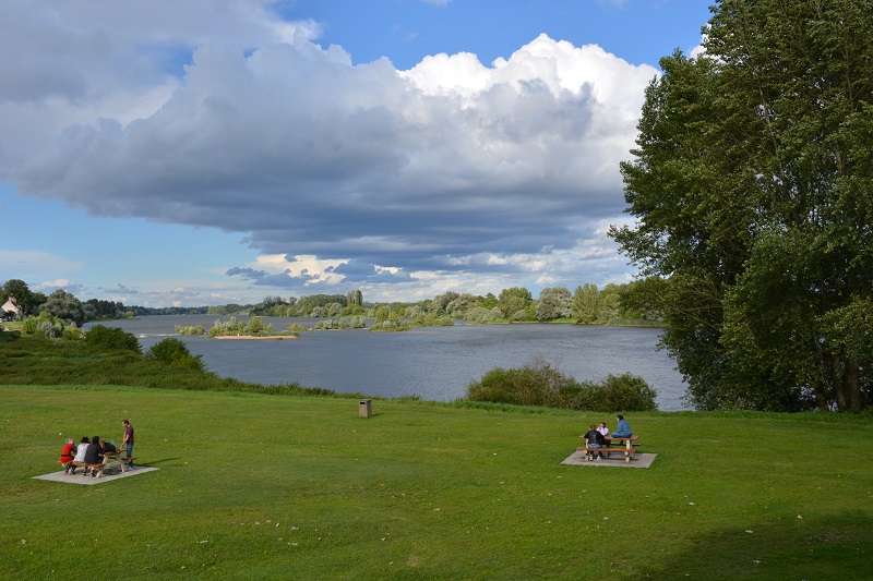 Aire de pique-nique à Meung-sur-Loire (Quai Jeanne d'Arc) - photo 2