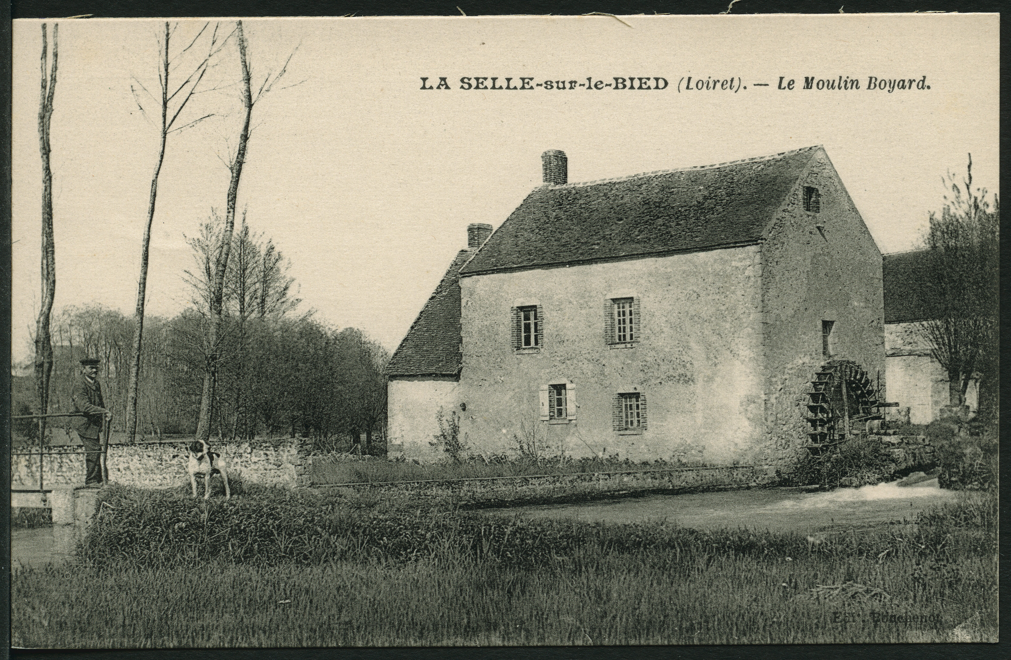 Moulins et église  France Centre-Val de Loire Loiret La Selle-sur-le-Bied 45210