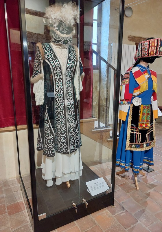 Musée des costumes et parures du monde, Montoire-sur-le-Loir - photo 5