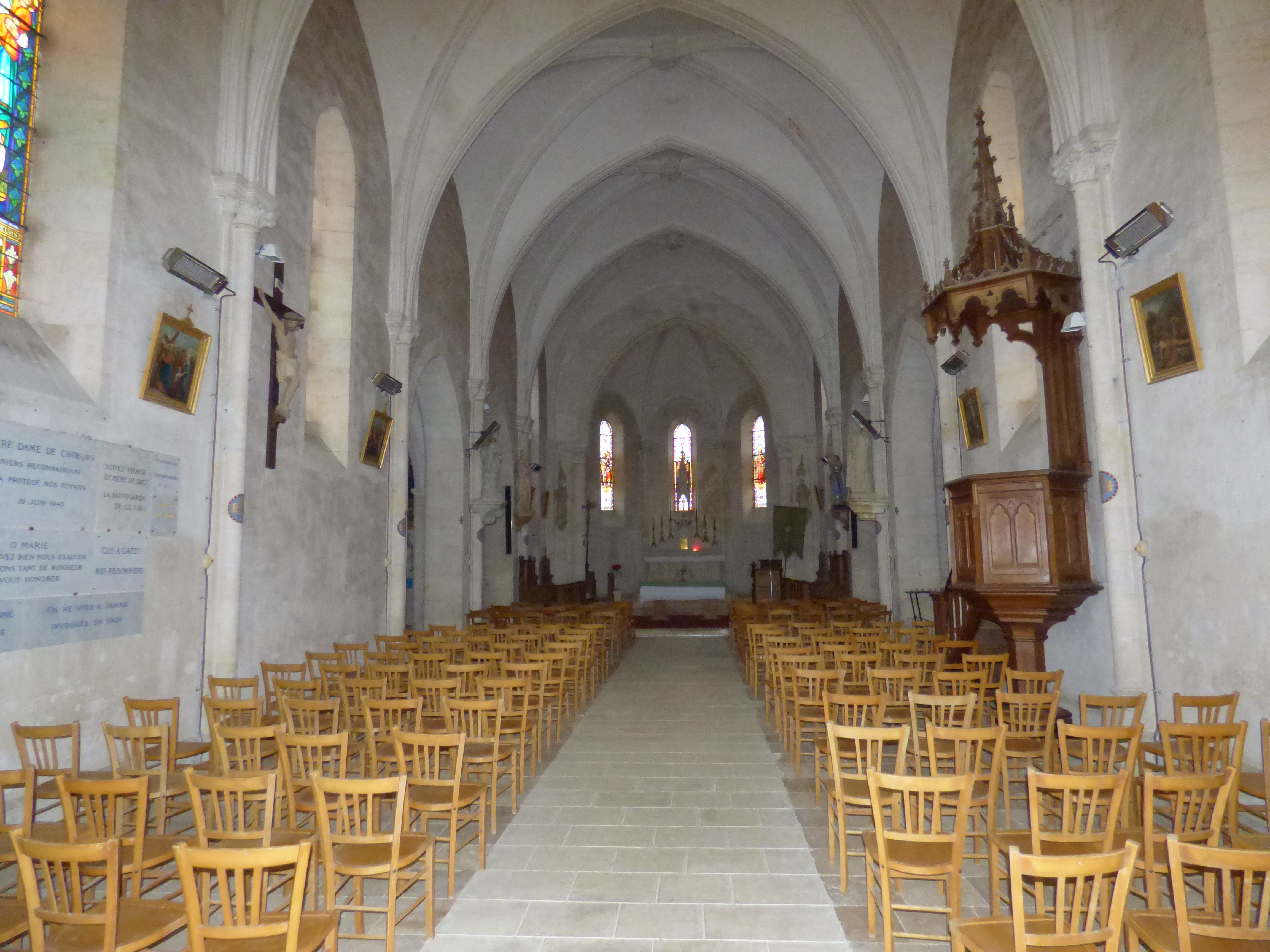 Eglise Saint-Martin, Pruniers