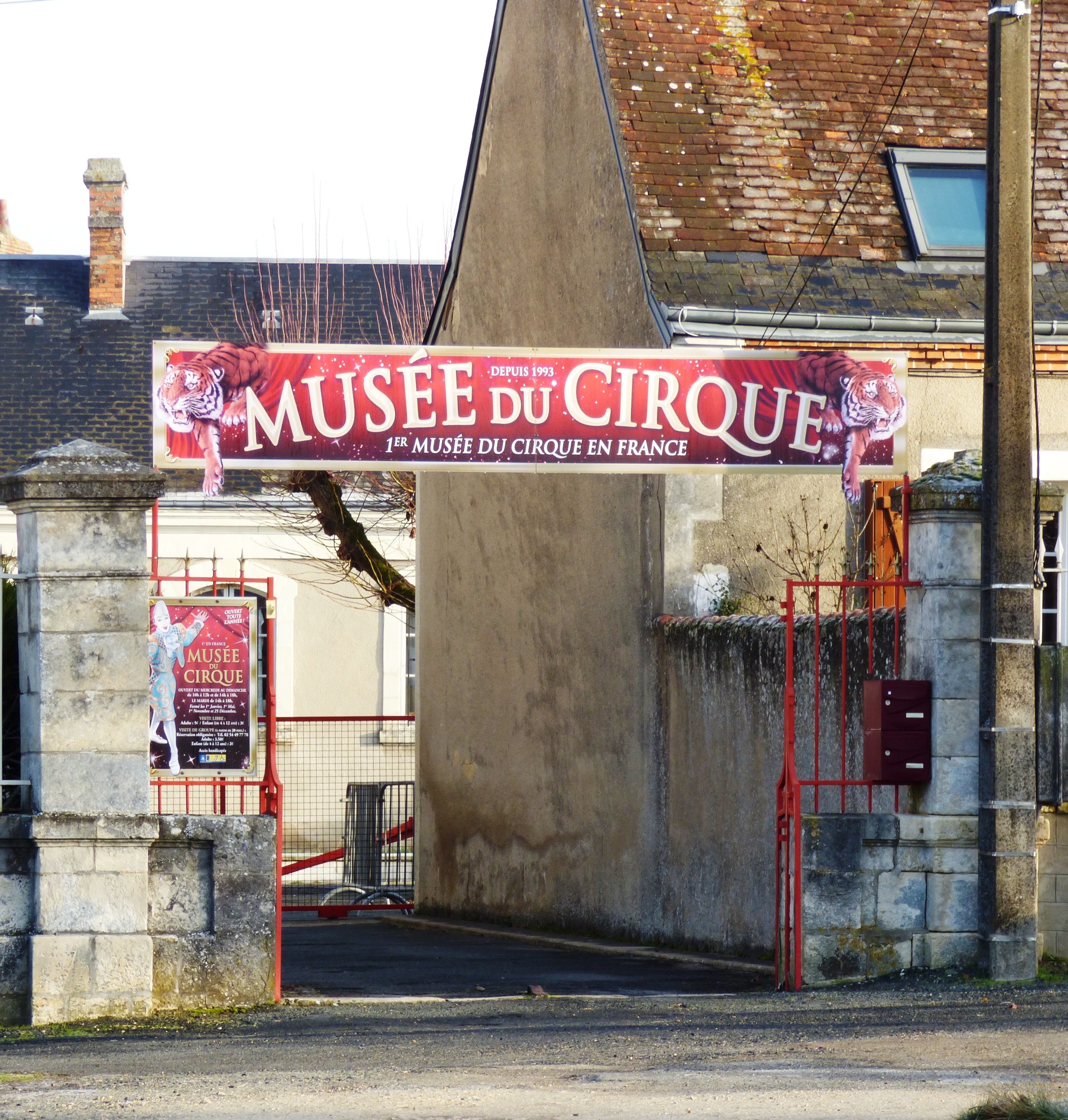 Borne de charge électrique pour véhicule, Vatan