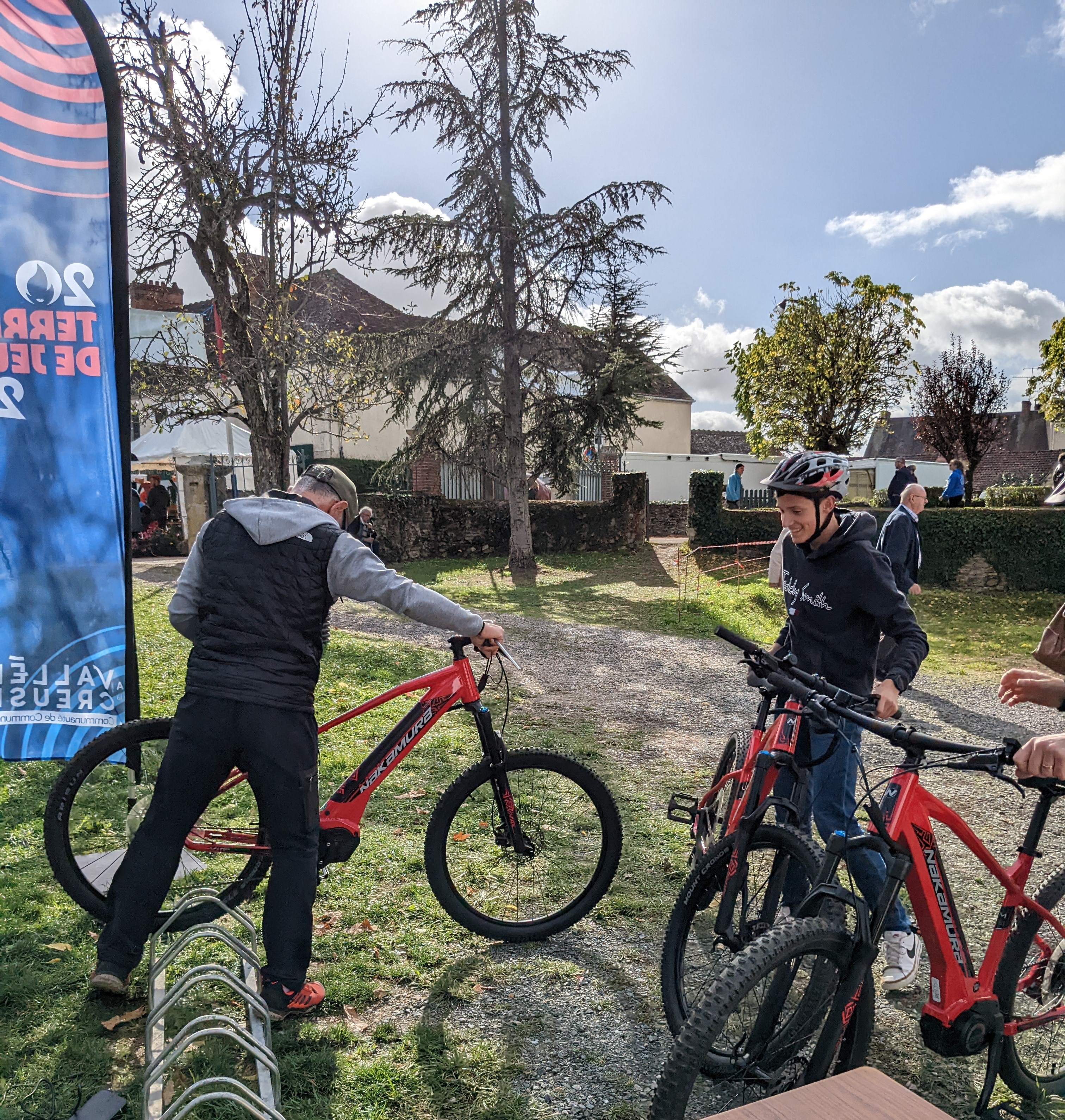 VTT électrique à la base de plein air