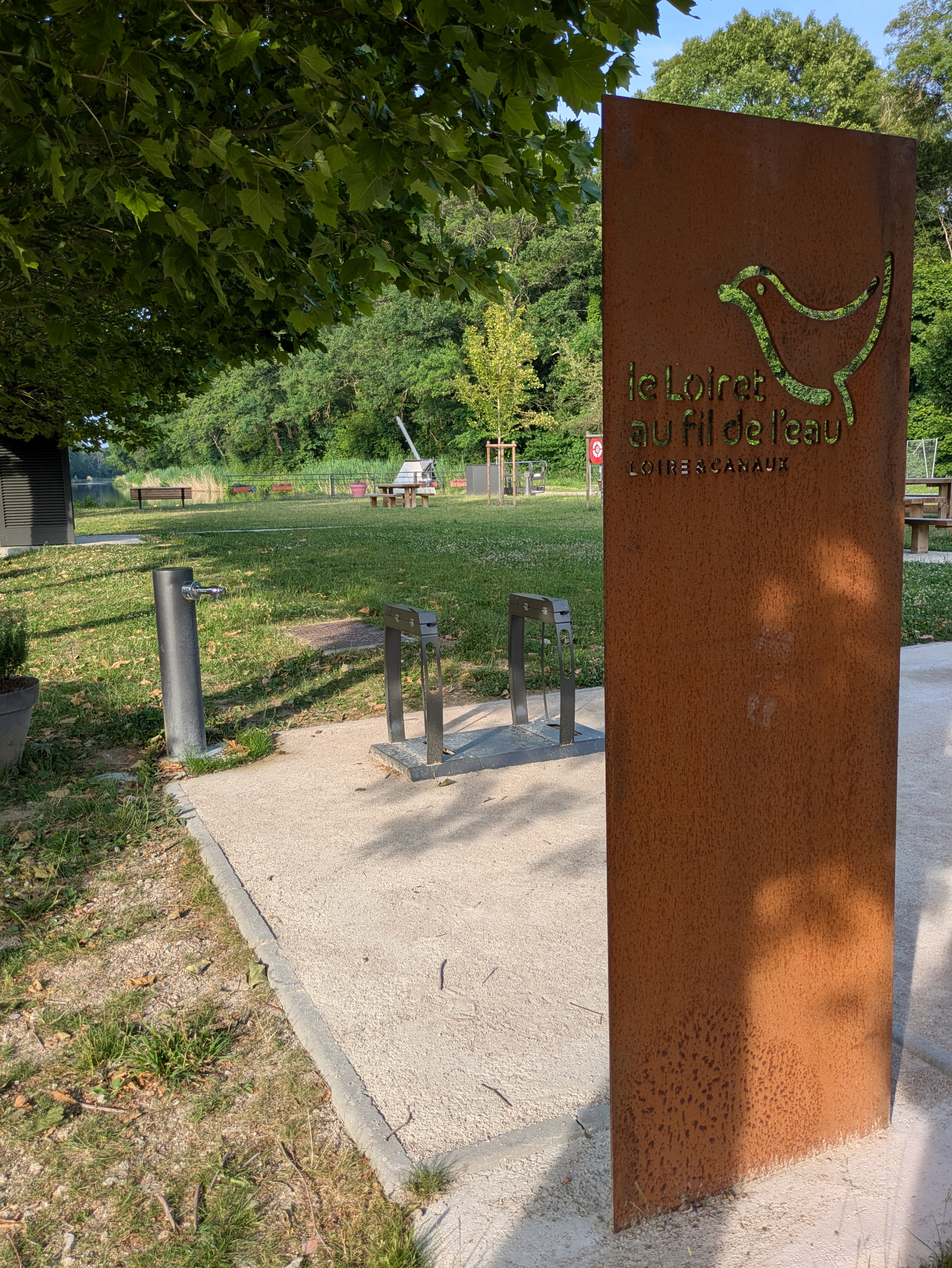 Aire de service du Canal d'Orléans à Vitry-aux-Loges, Vitry-aux-Loges