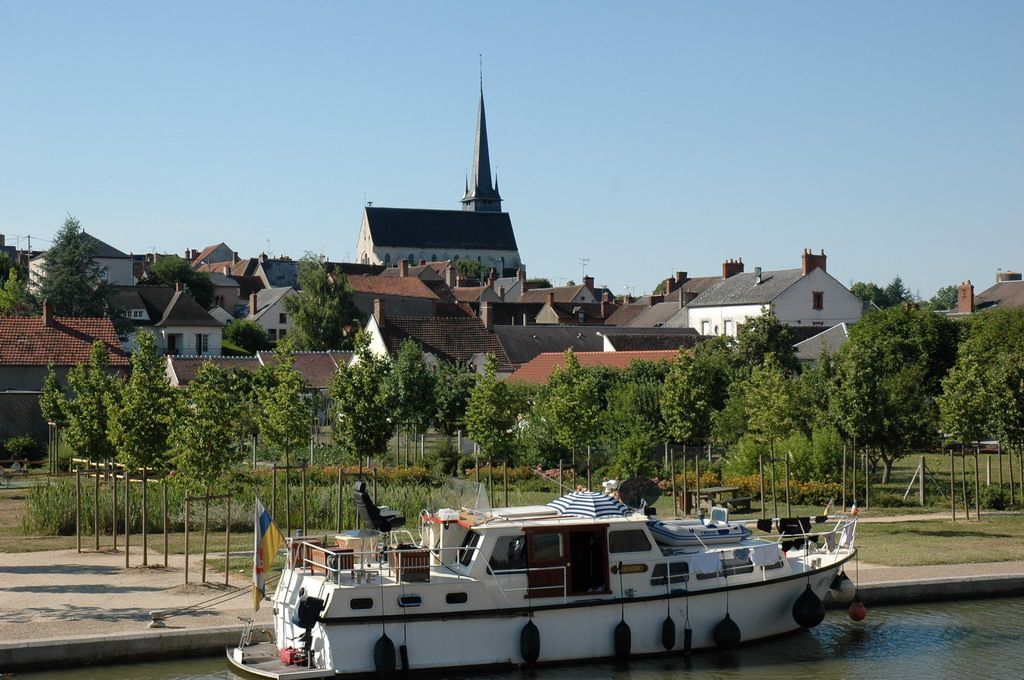 Ouzouer-sur-Trézée, Ouzouer-sur-Trézée