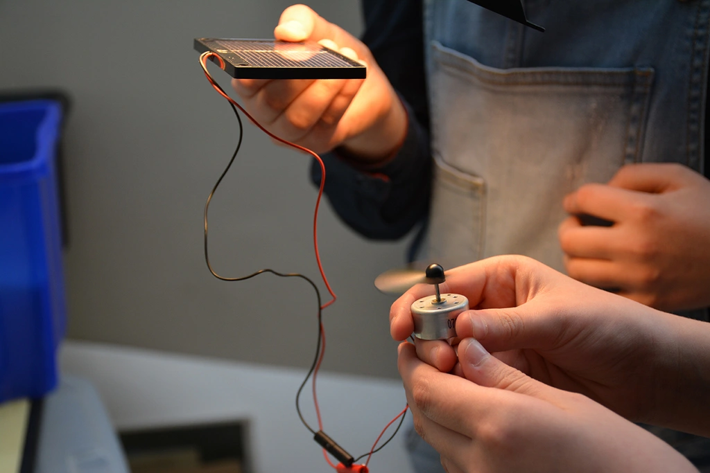 Atelier de la science "Becquerel en vacances!", atelier photovoltaïque — visuel événement