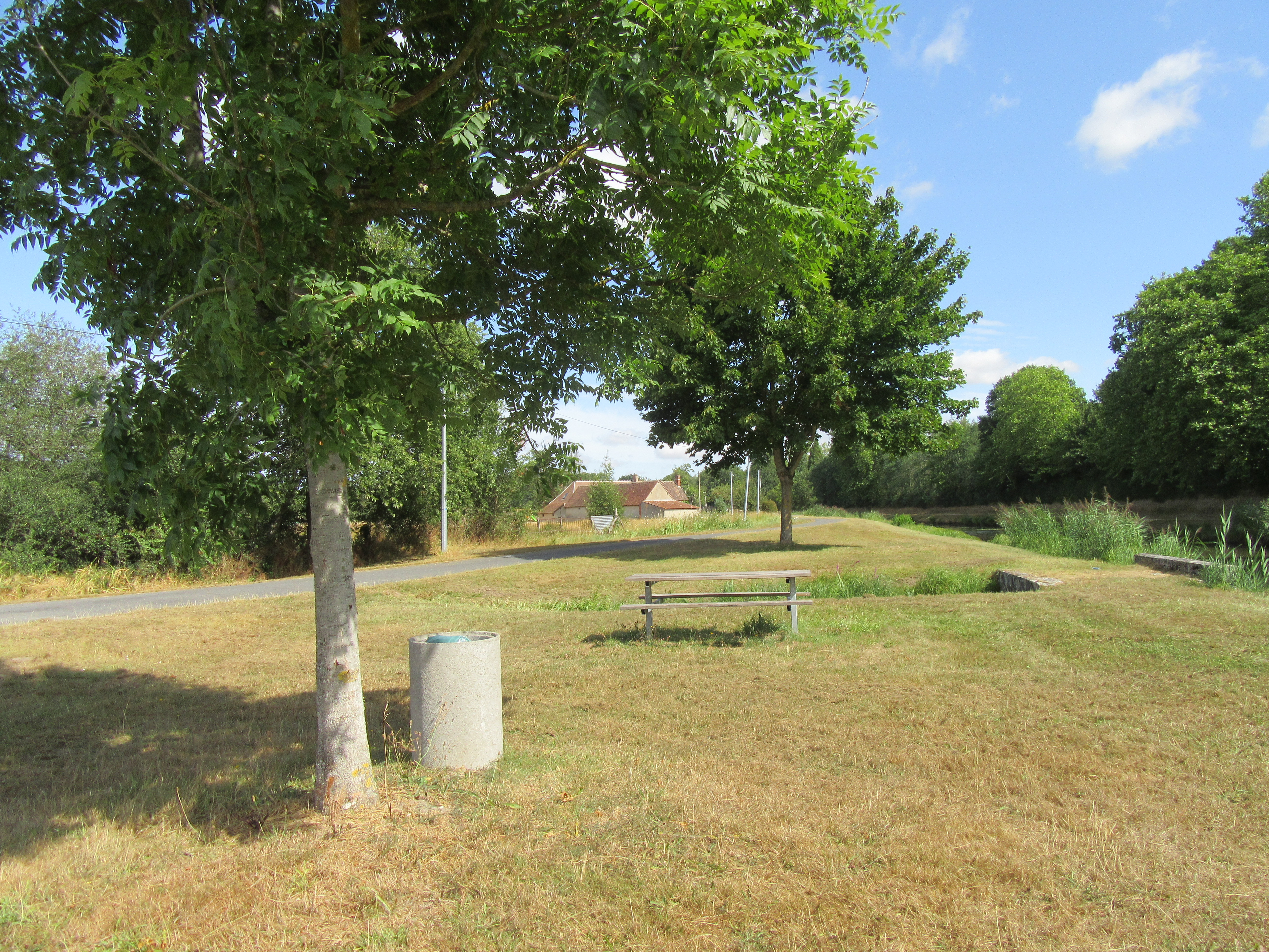 Aires de pique-nique de Vieilles Maisons sur Joudry