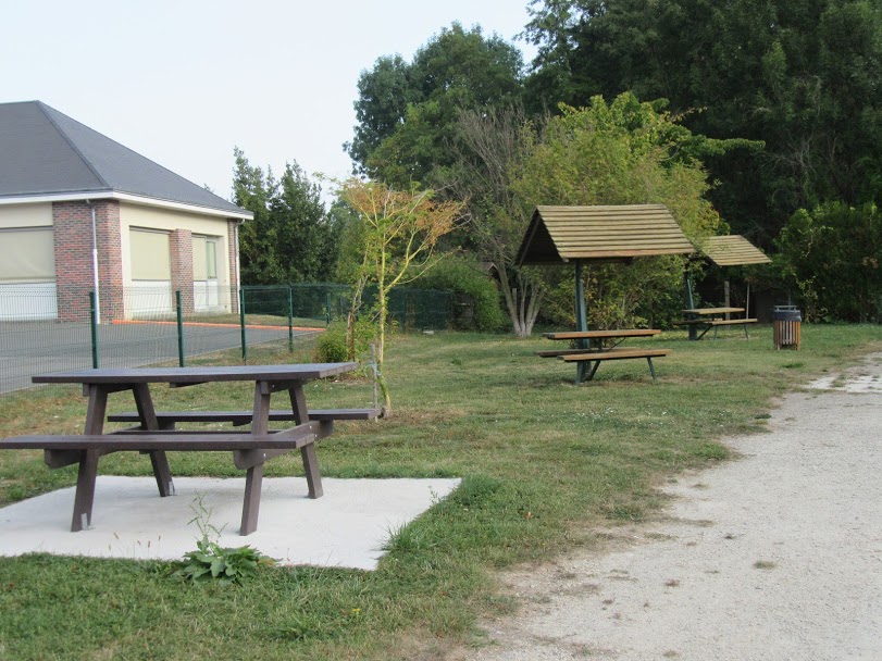 Aires de pique-nique de Montbouy - photo 2
