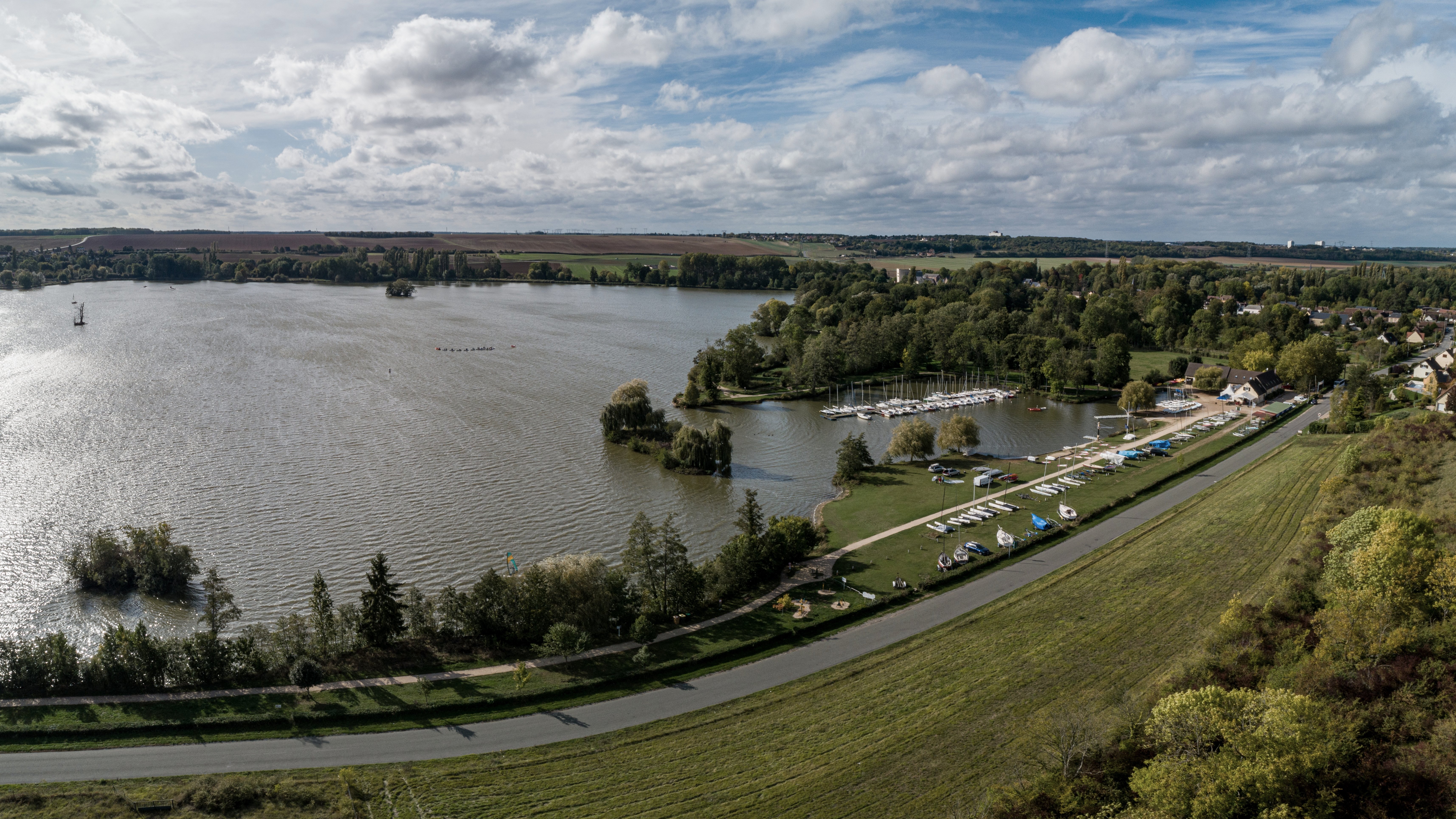 Plan d'eau de Mézières Ecluzelles, Écluzelles