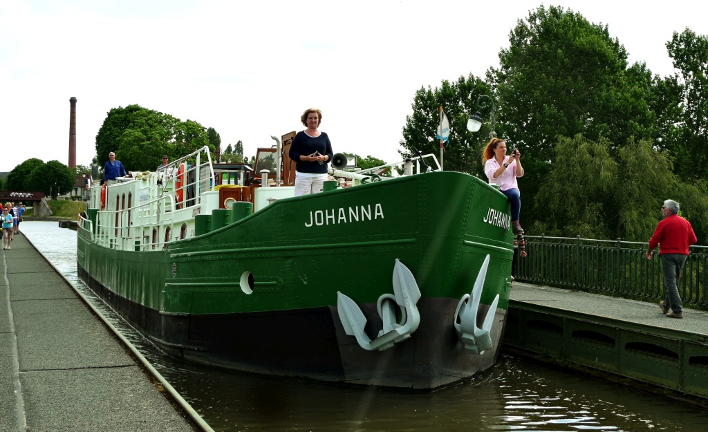 Croisière péniche-hôtel « Johanna » sur le Canal du Loing, Canal de Briare et Canal latéral à la Loire.©