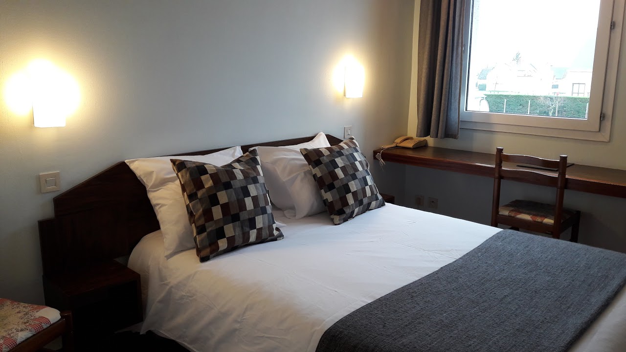 Le Dauphin, Saint-Denis-de-l'Hôtel - photo 12