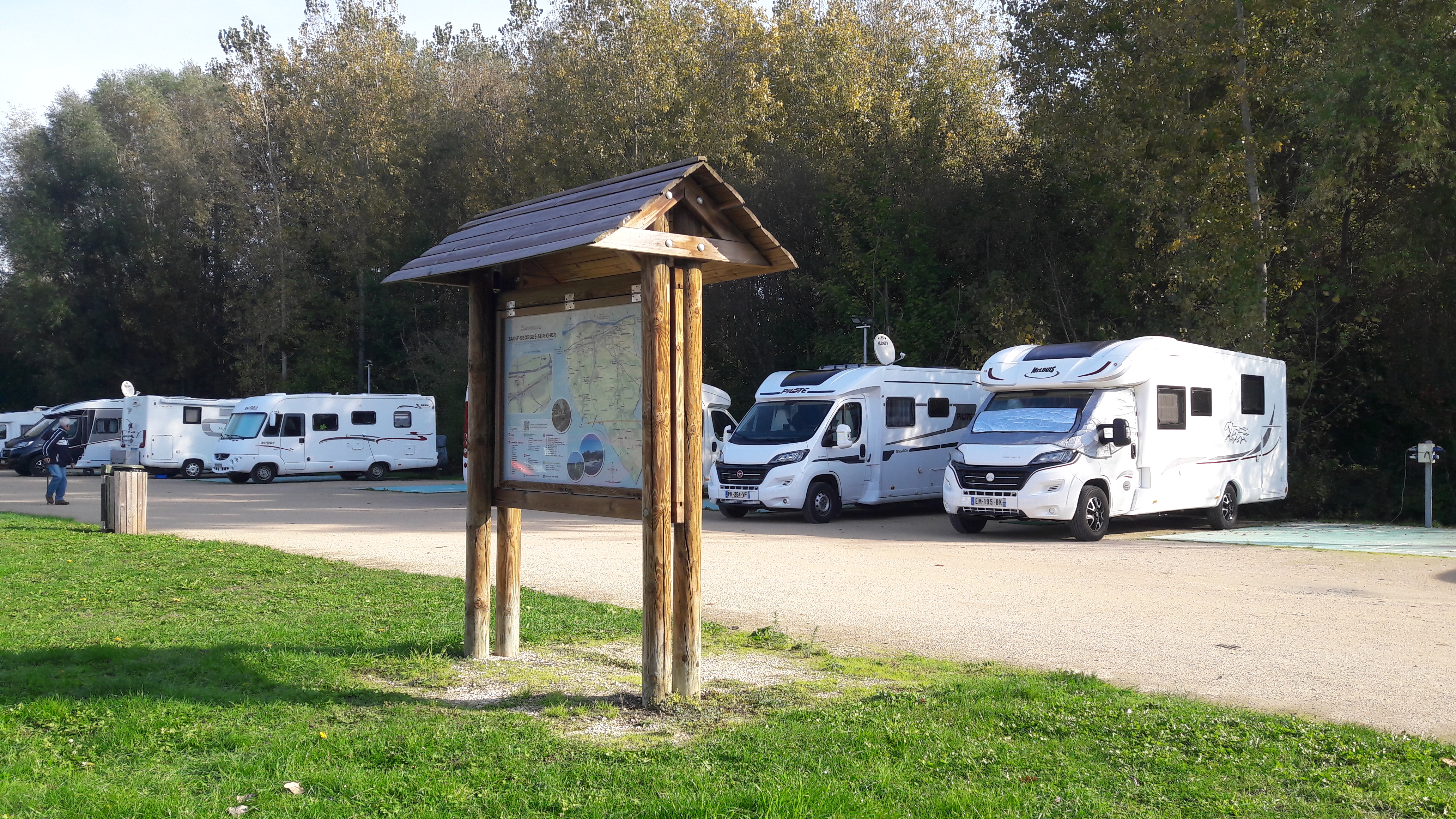 Camping-car area – Saint-Georges-sur-Cher©