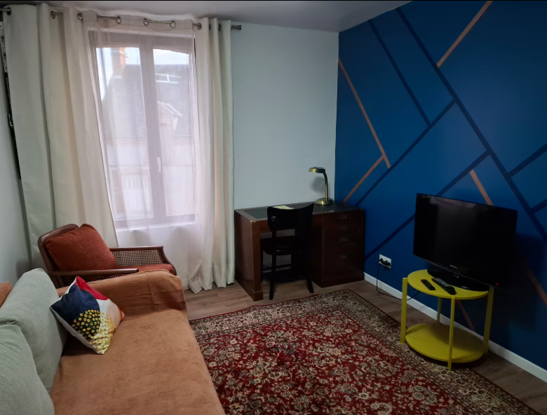 Appartement tout en couleur avec terrasse