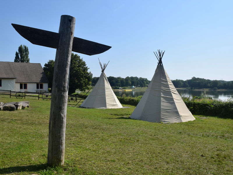 Campement de tipis du Village Loisirs de Goule