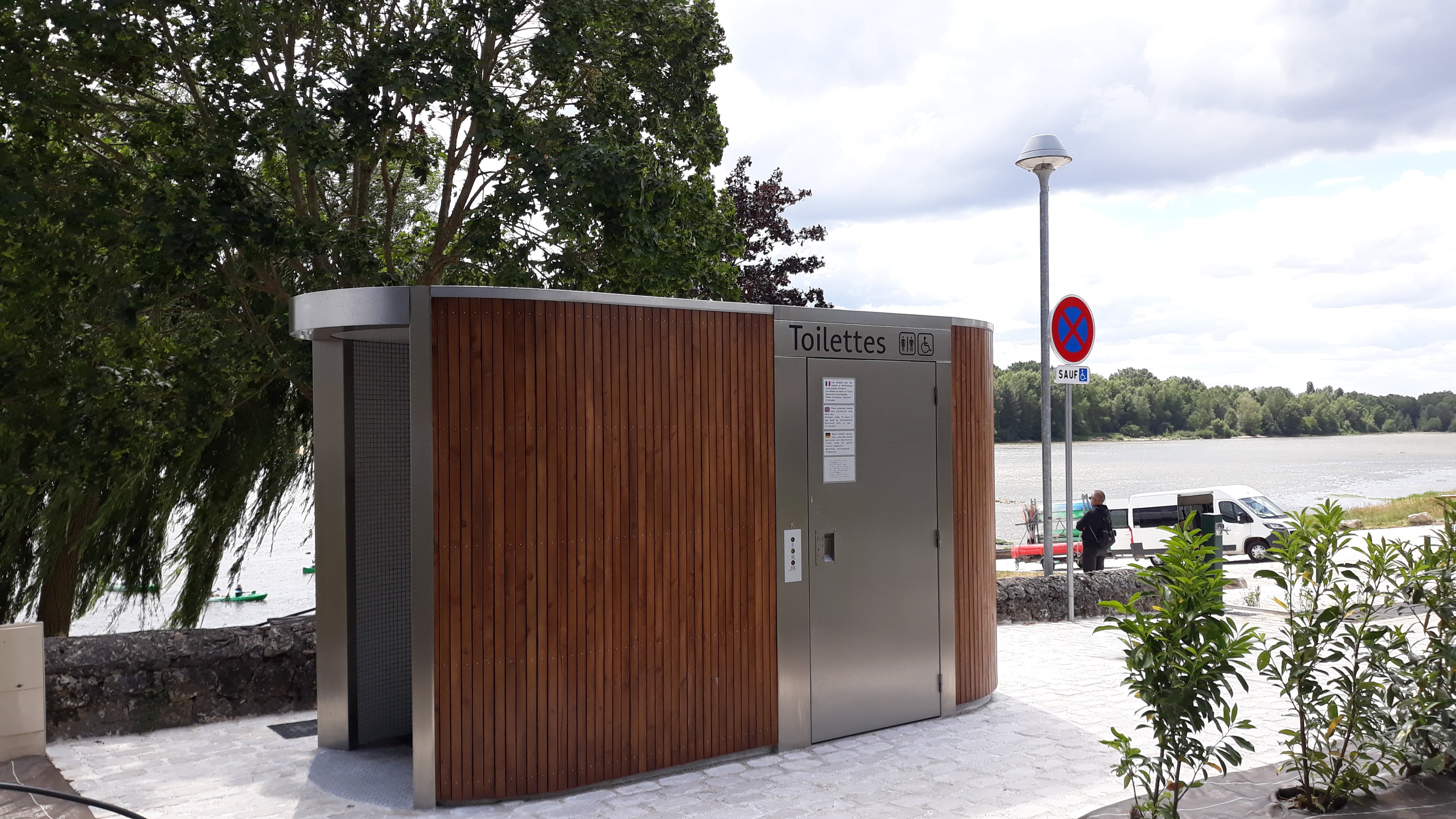 Aire de pique-nique au port de Saint-Denis-de-l'Hôtel, Saint-Denis-de-l'Hôtel - photo 4