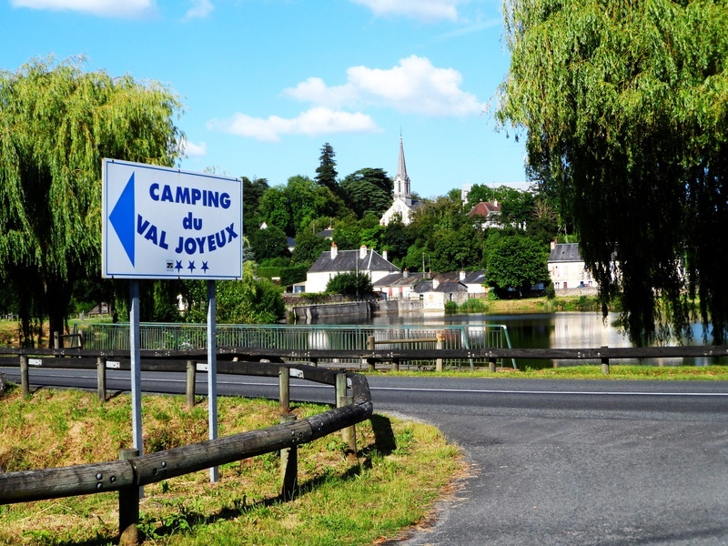 Aire de services du camping du Val Joyeux Château la Valliere