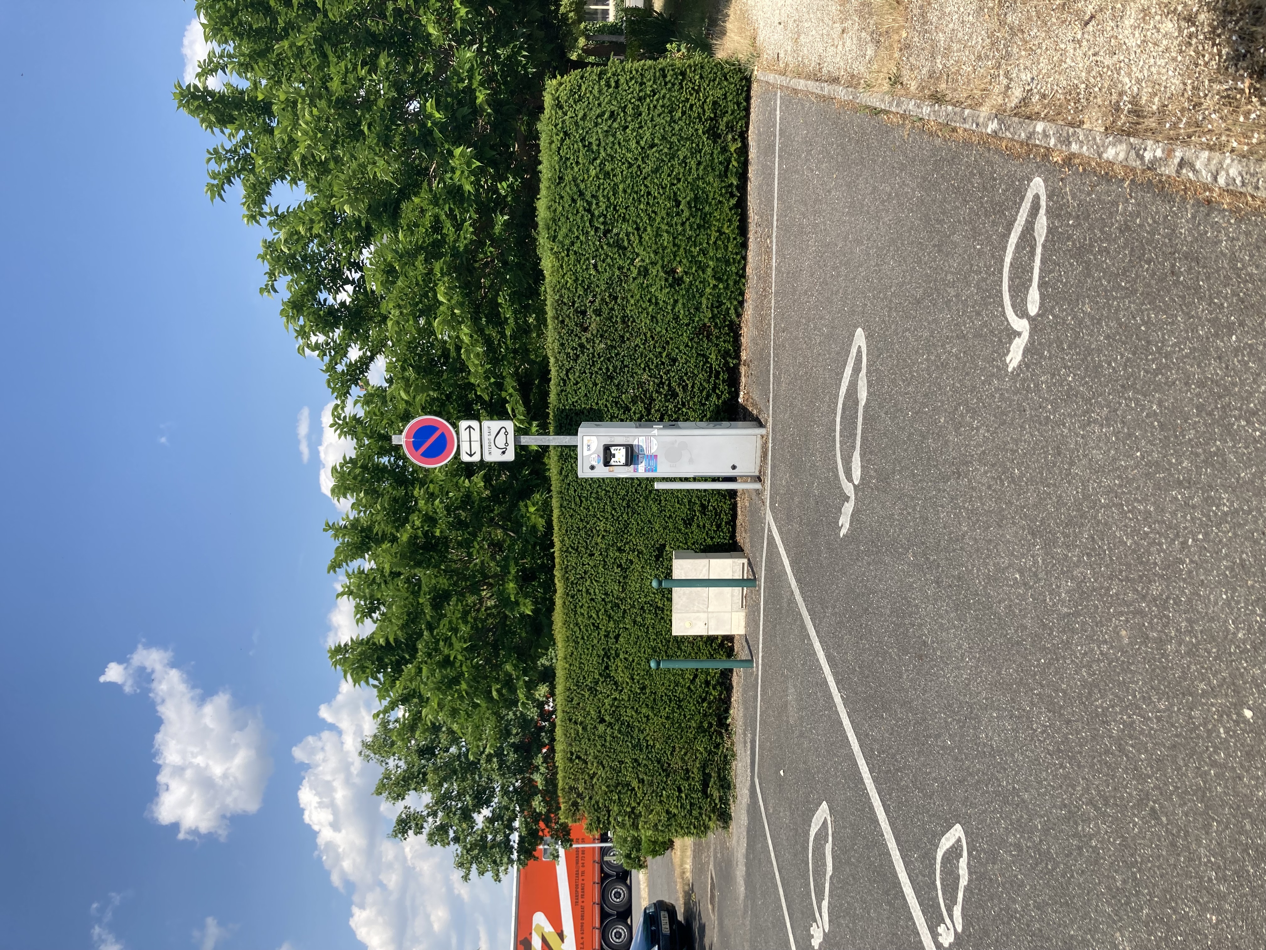 Borne de recharge pour voitures électriques  France Centre-Val de Loire Cher Vallenay 18190