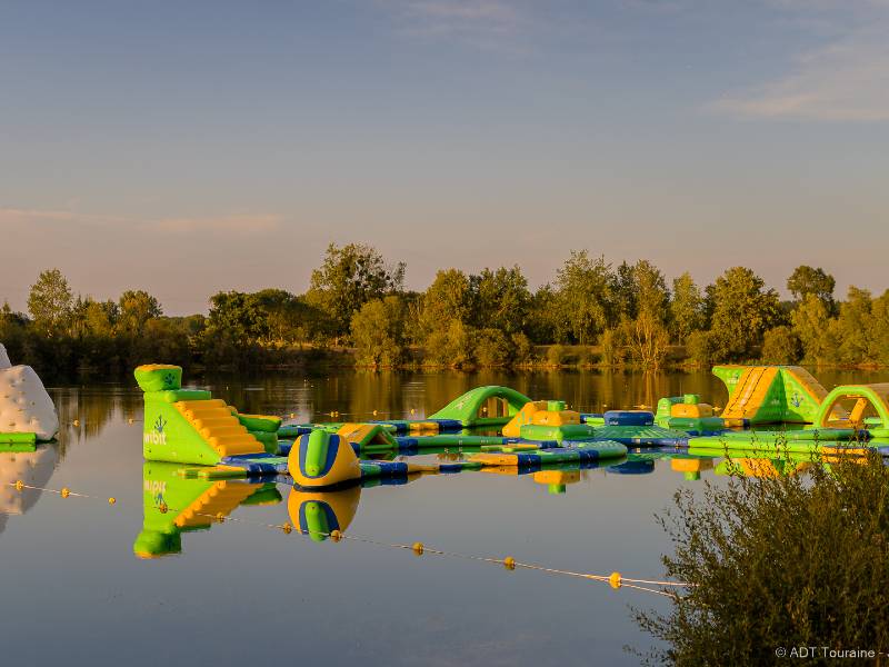 Aquapark du Lac d'Hommes, Hommes