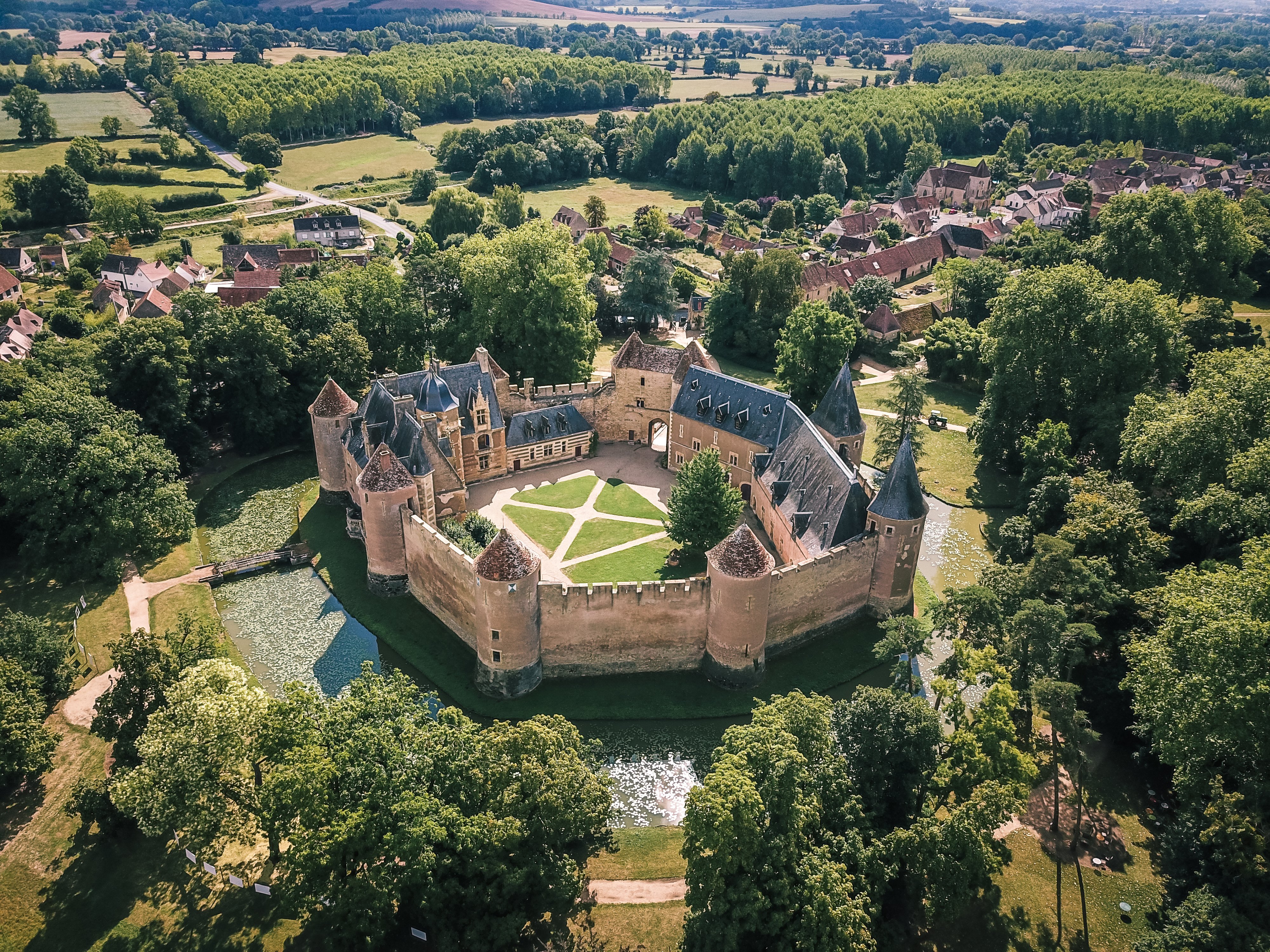 Château et jardins d'Ainay-le-Vieil, Ainay-le-Vieil - photo 2