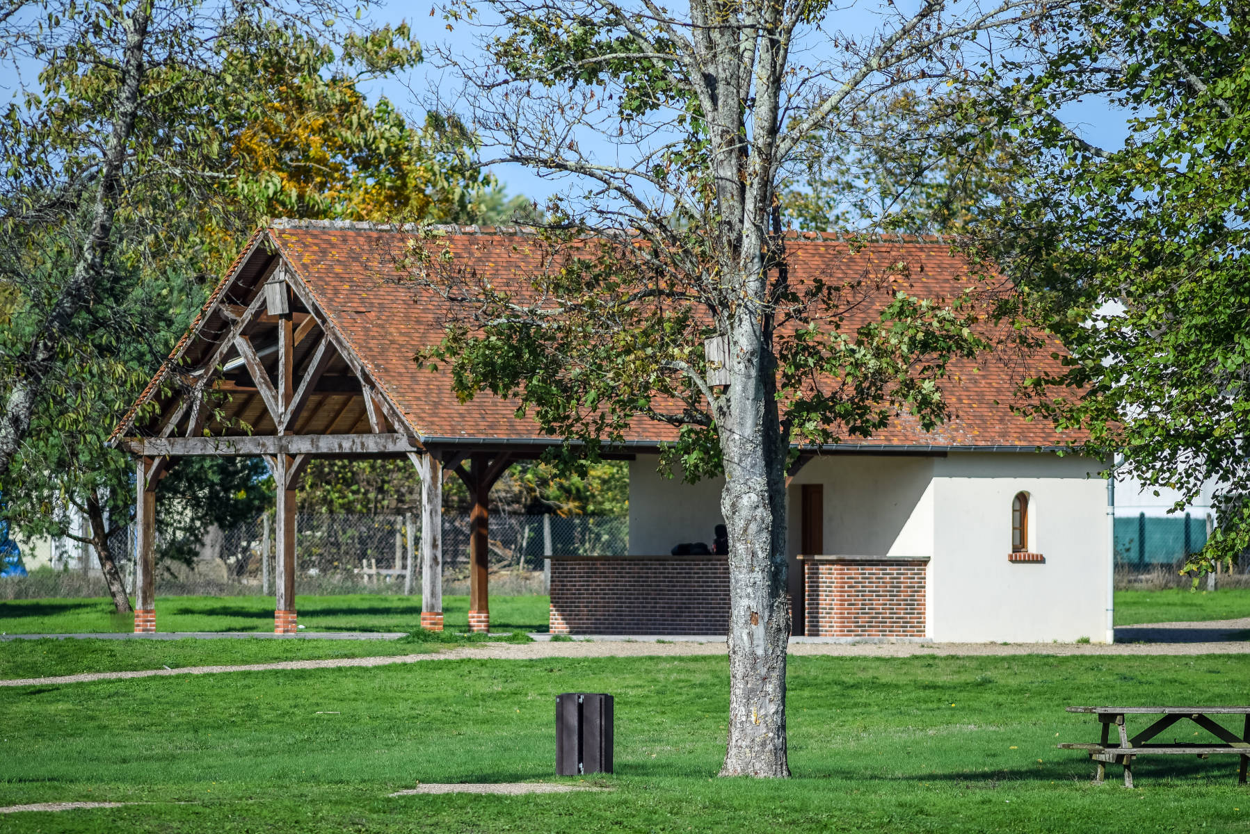 Aire du Champs des Bretons, Jouy-le-Potier - photo 2