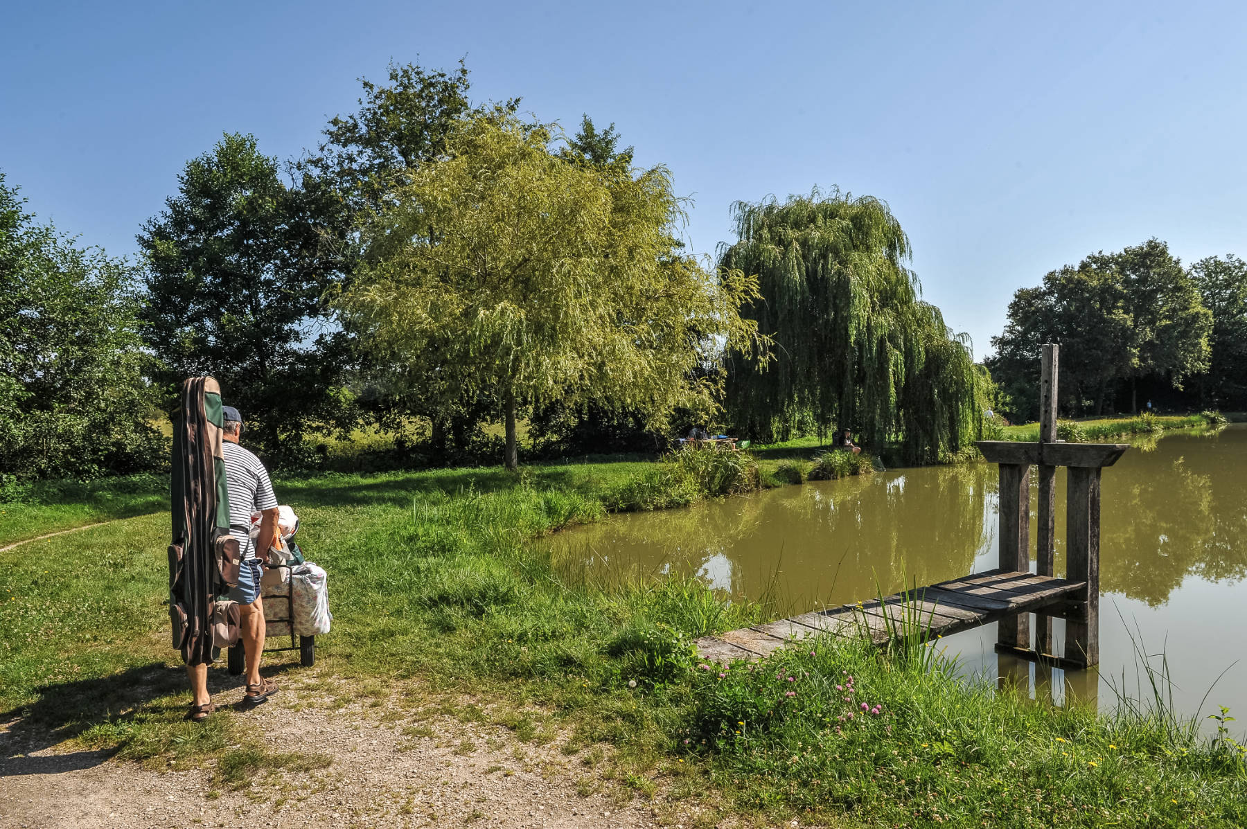 Aire de l'Étang route d'Olivet, Ardon