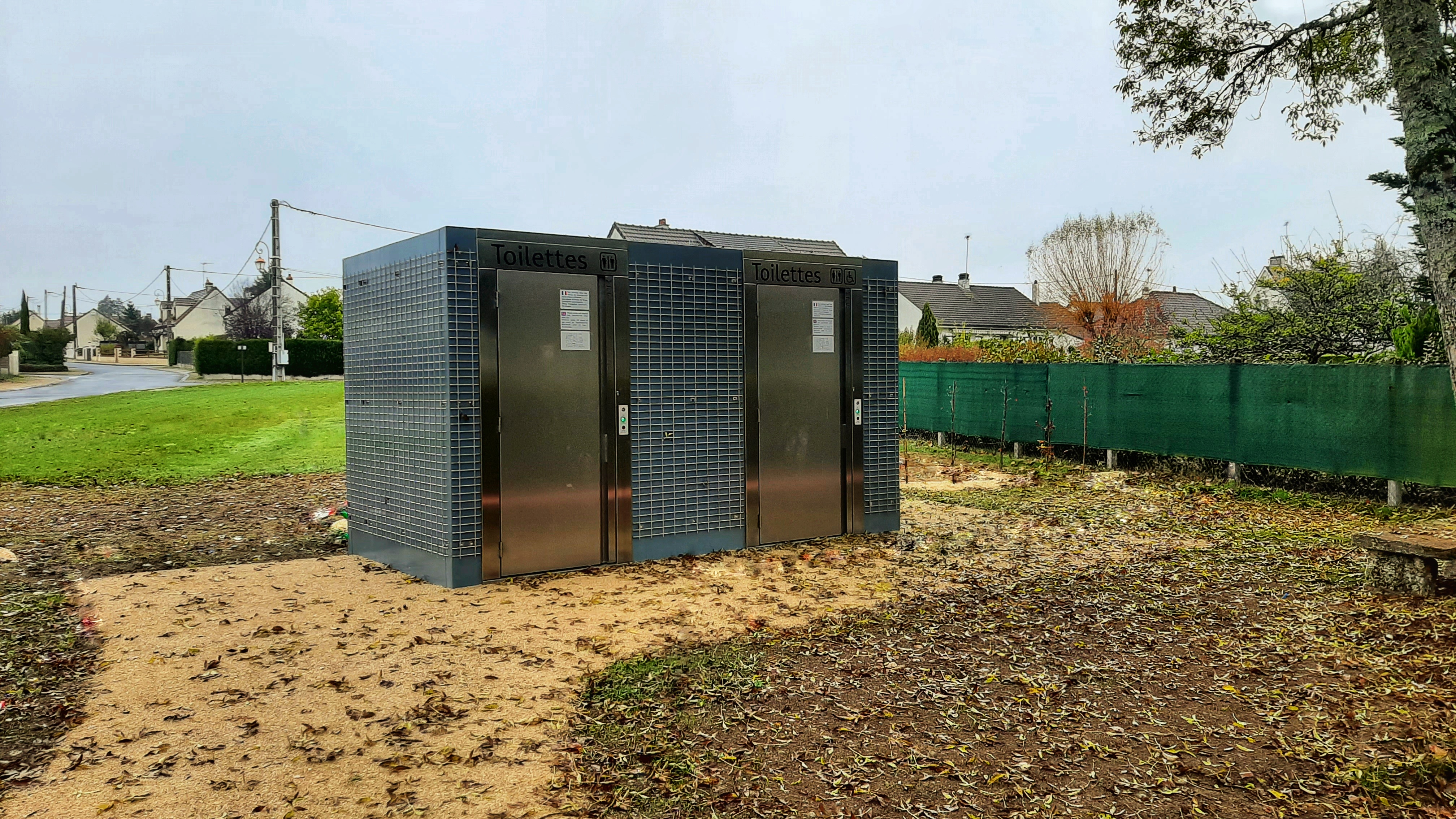 Aire de stationnement et de services camping-car du Lavoir, Marcilly-en-Villette - photo 3