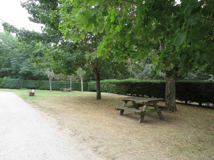 Aires de pique-nique de Ste Geneviève des Bois - photo 3