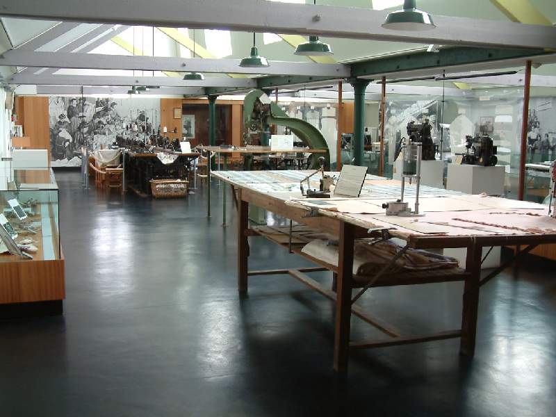 Musée de la chemiserie et de l'élégance masculine et son jardin textile, Argenton-sur-Creuse - photo 3