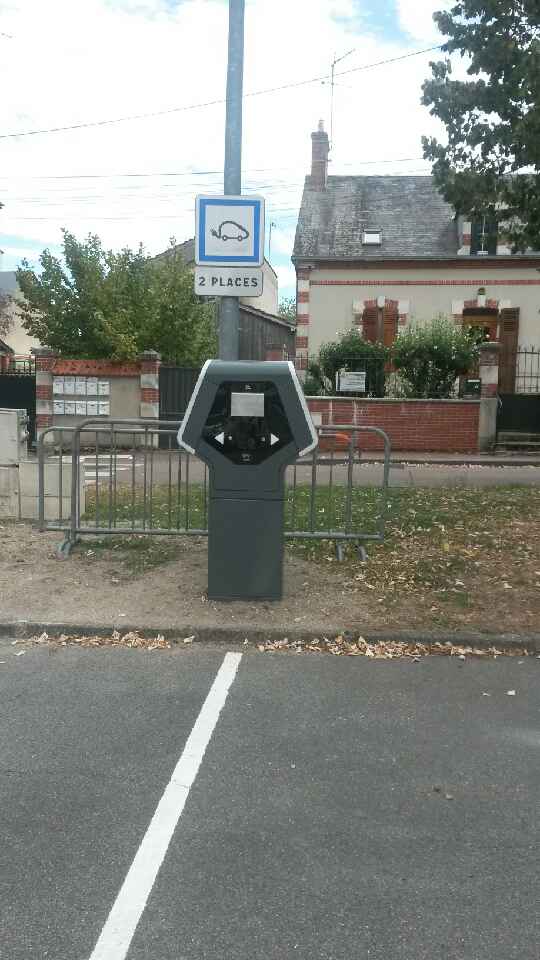 Borne de recharge électrique pour voitures et vélo, Lorris - photo 2
