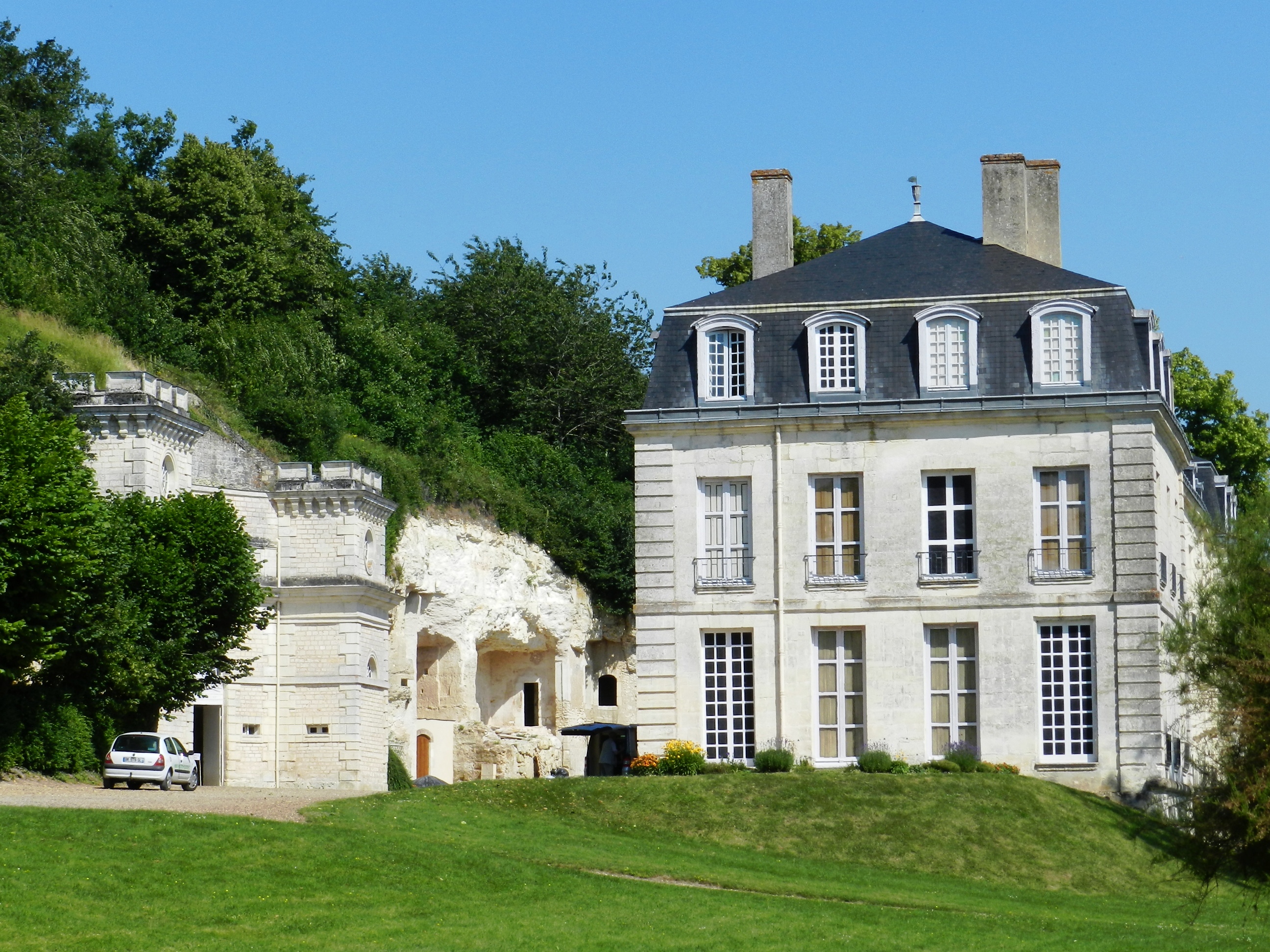 Le Maréchal fait ses jeux au château à Thoré-la-Rochette null France null null null null