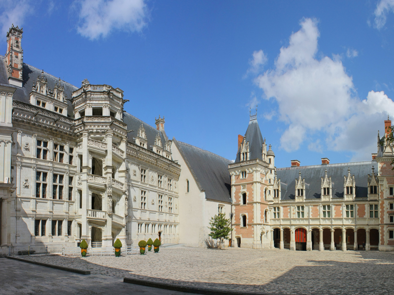 (435)chateau-royal-escalier-francois1er-blois©CHATEAUROYALBLOIS-dlepissier